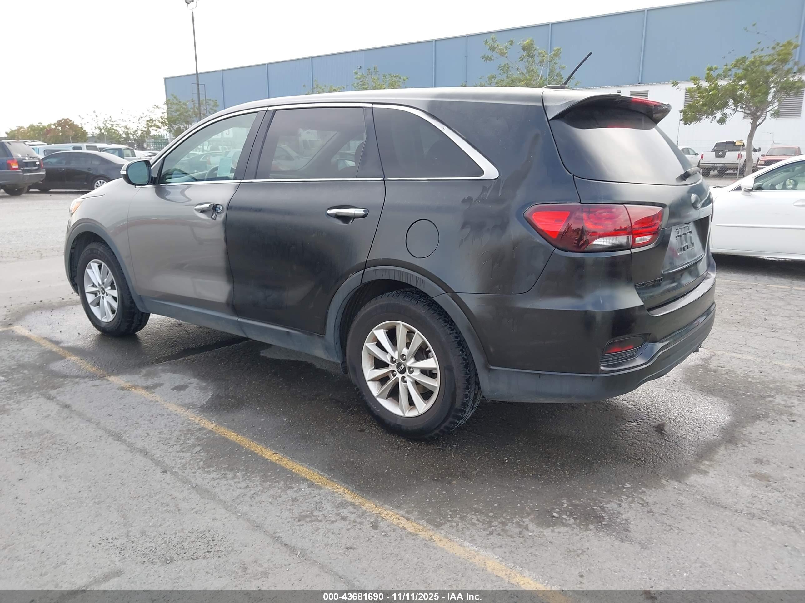 KIA SORENTO image 3