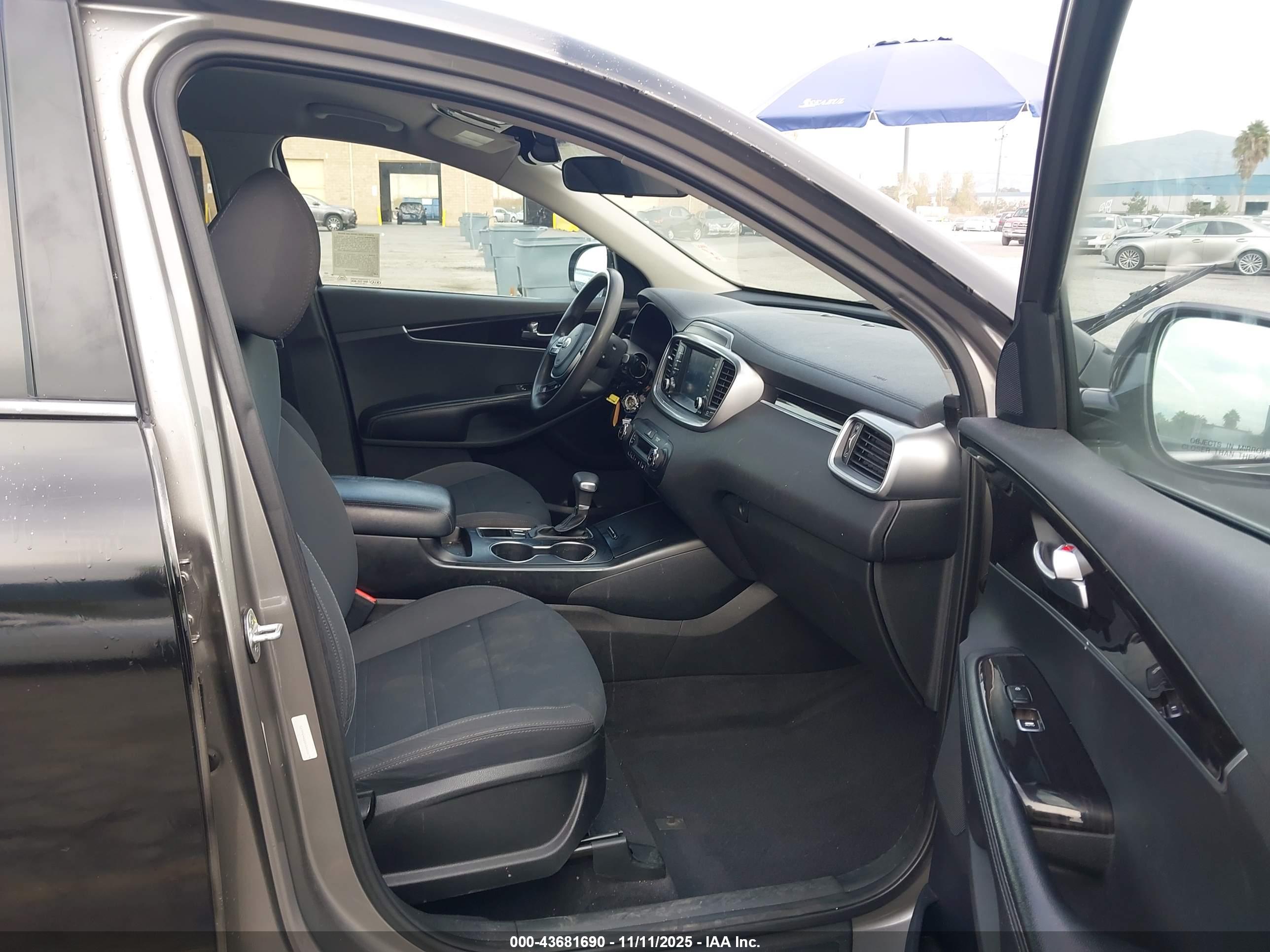 KIA SORENTO image 5