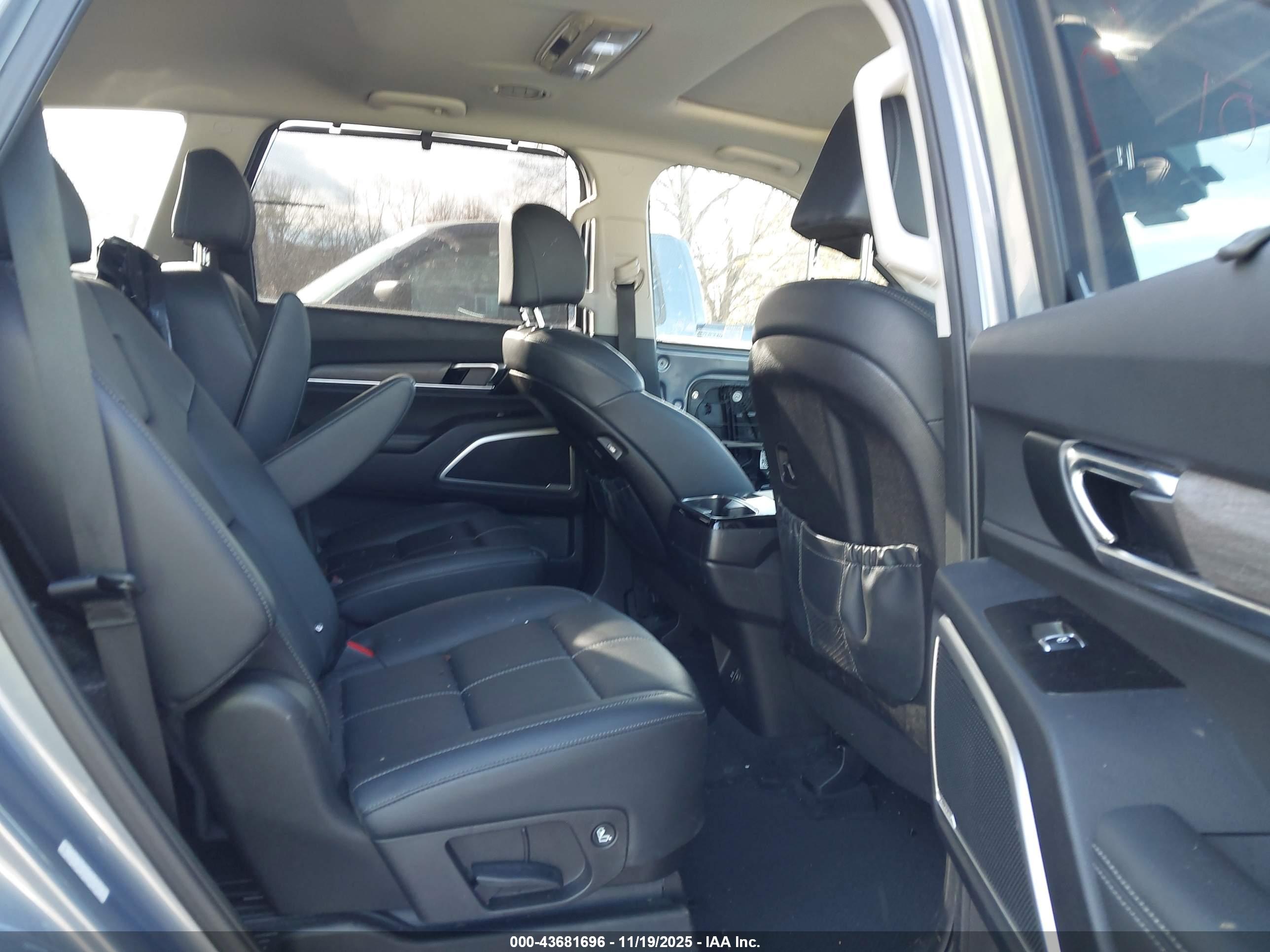 KIA TELLURIDE image 8