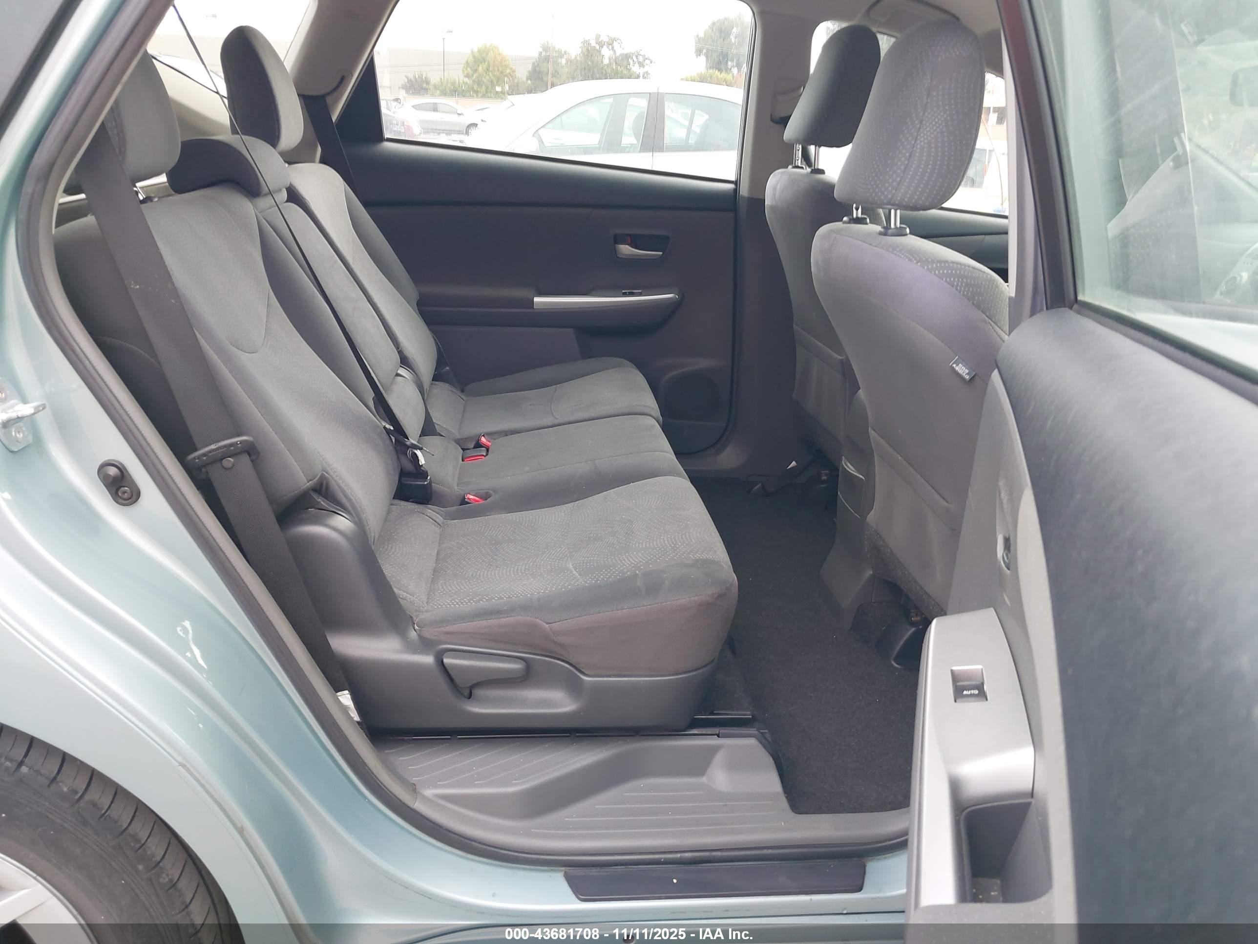 TOYOTA PRIUS image 8