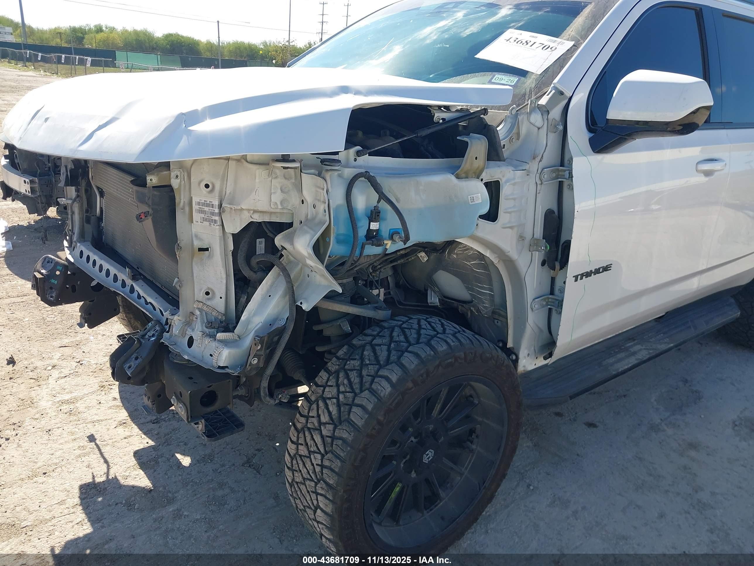 CHEVROLET TAHOE image 6