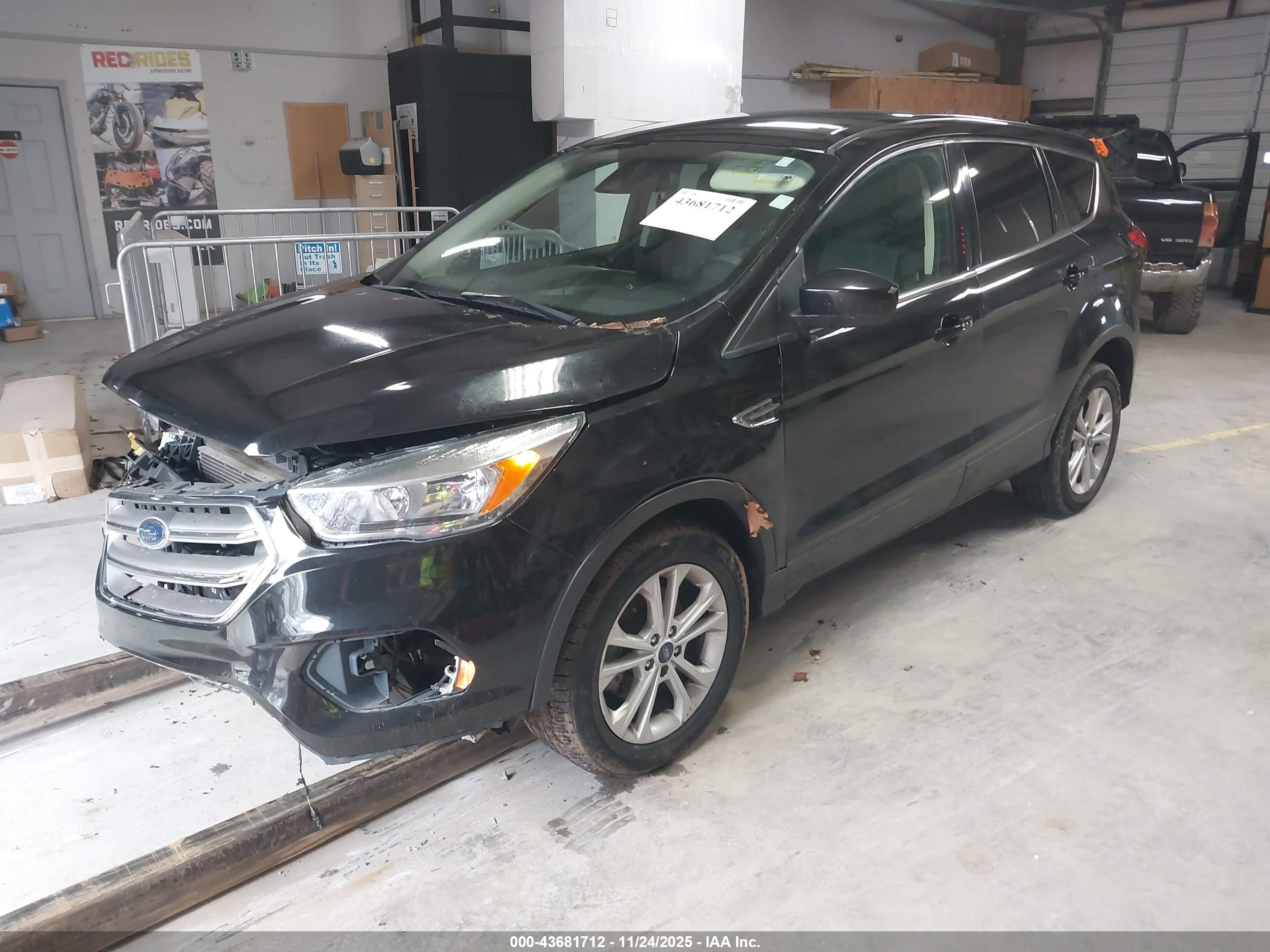 FORD ESCAPE image 2