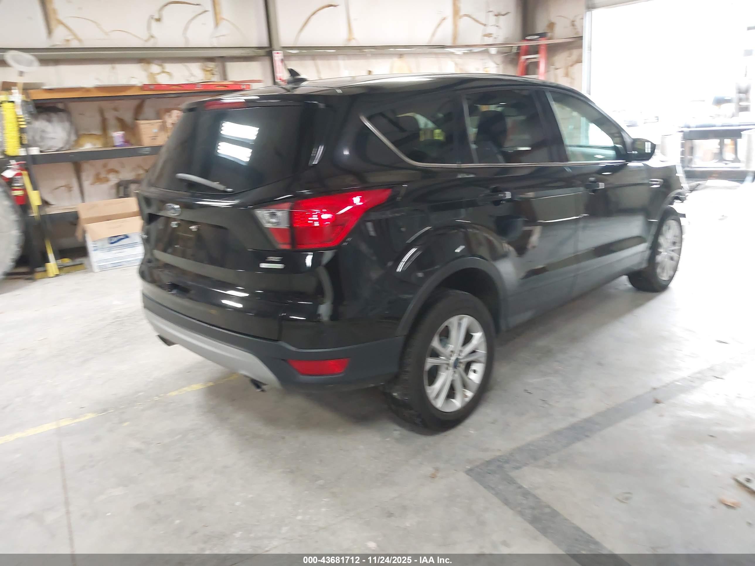 FORD ESCAPE image 4