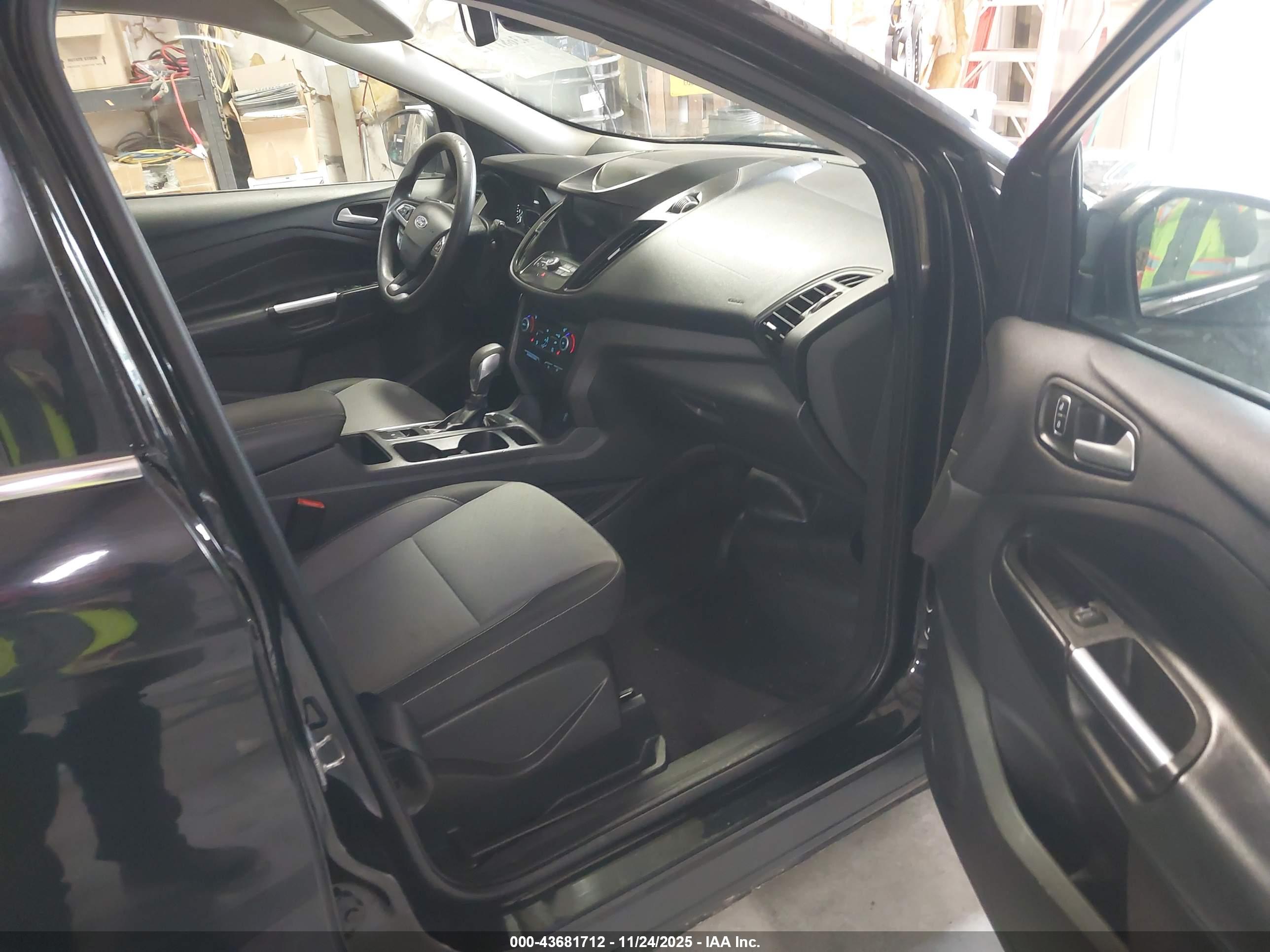 FORD ESCAPE image 5