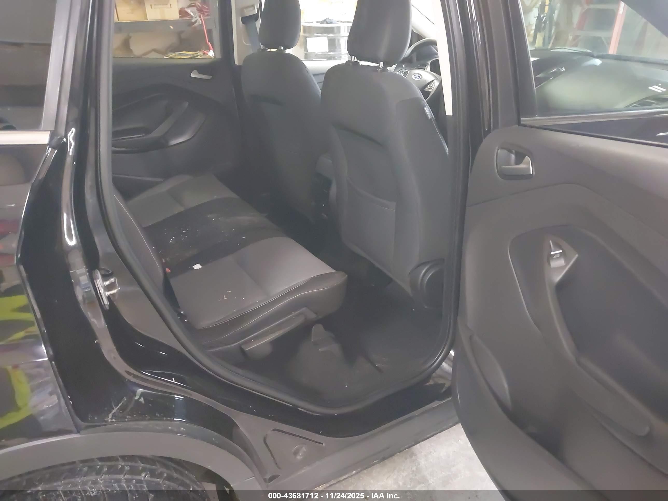 FORD ESCAPE image 8