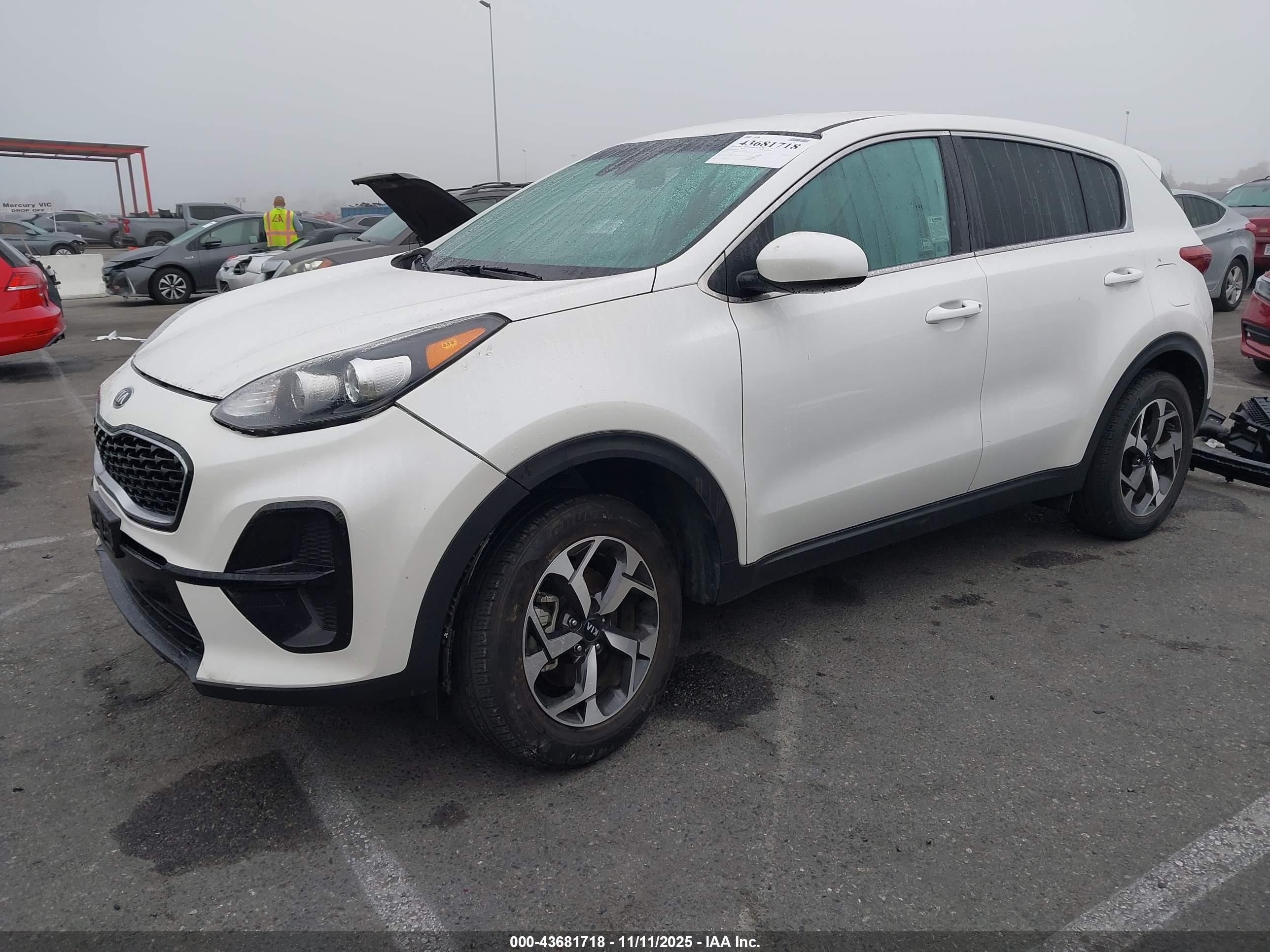KIA SPORTAGE image 2