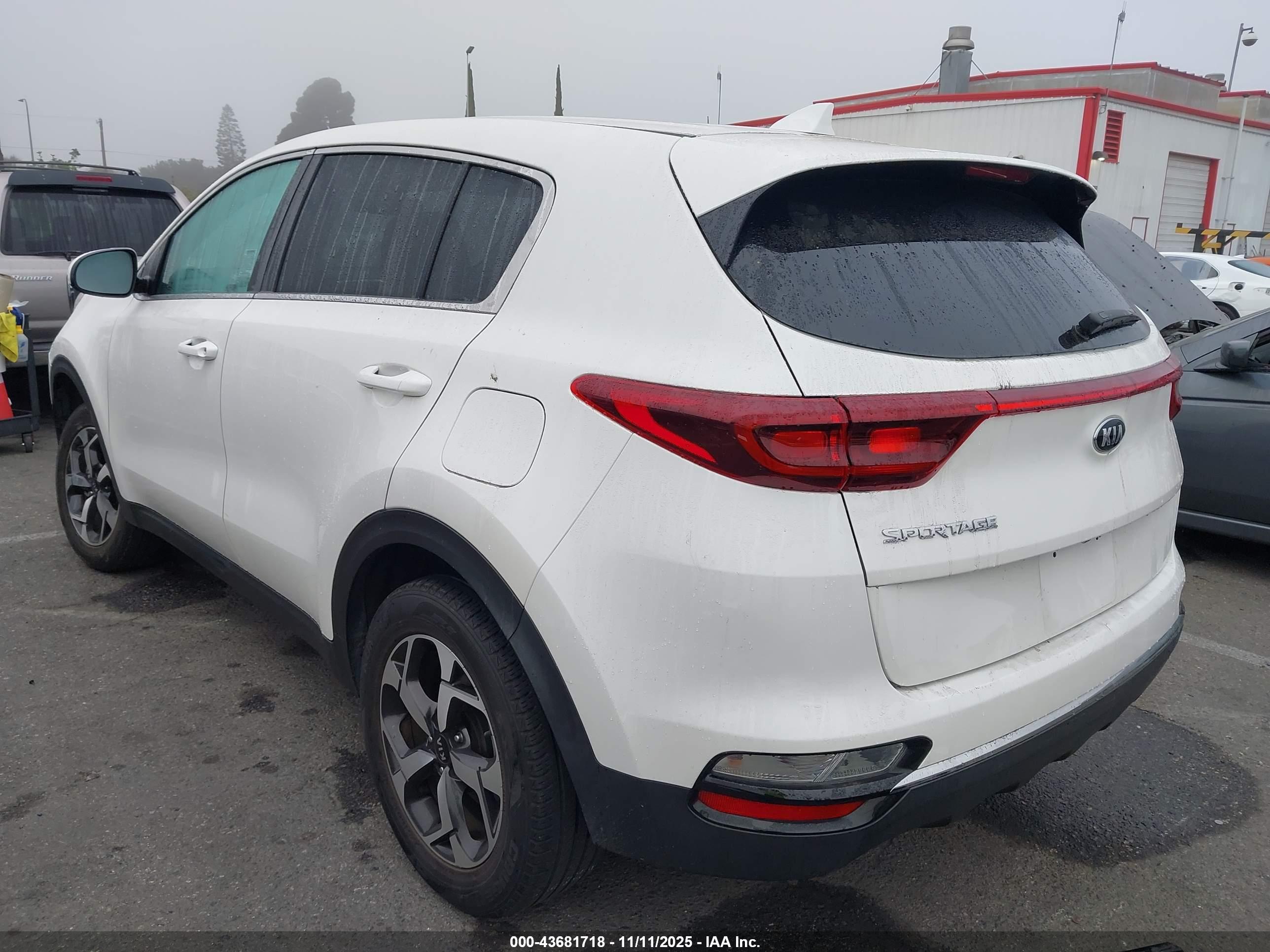 KIA SPORTAGE image 3
