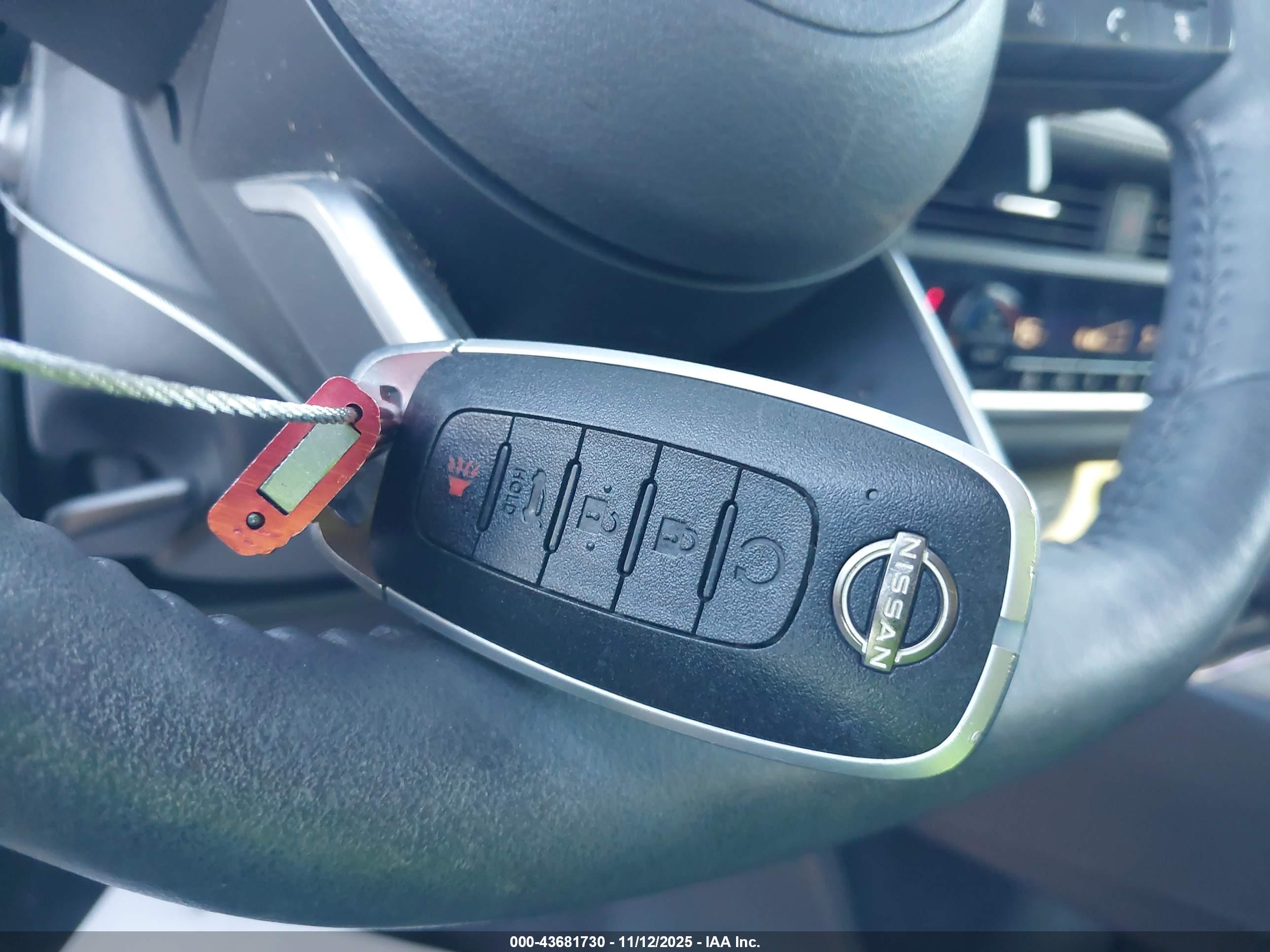 NISSAN ROGUE image 11