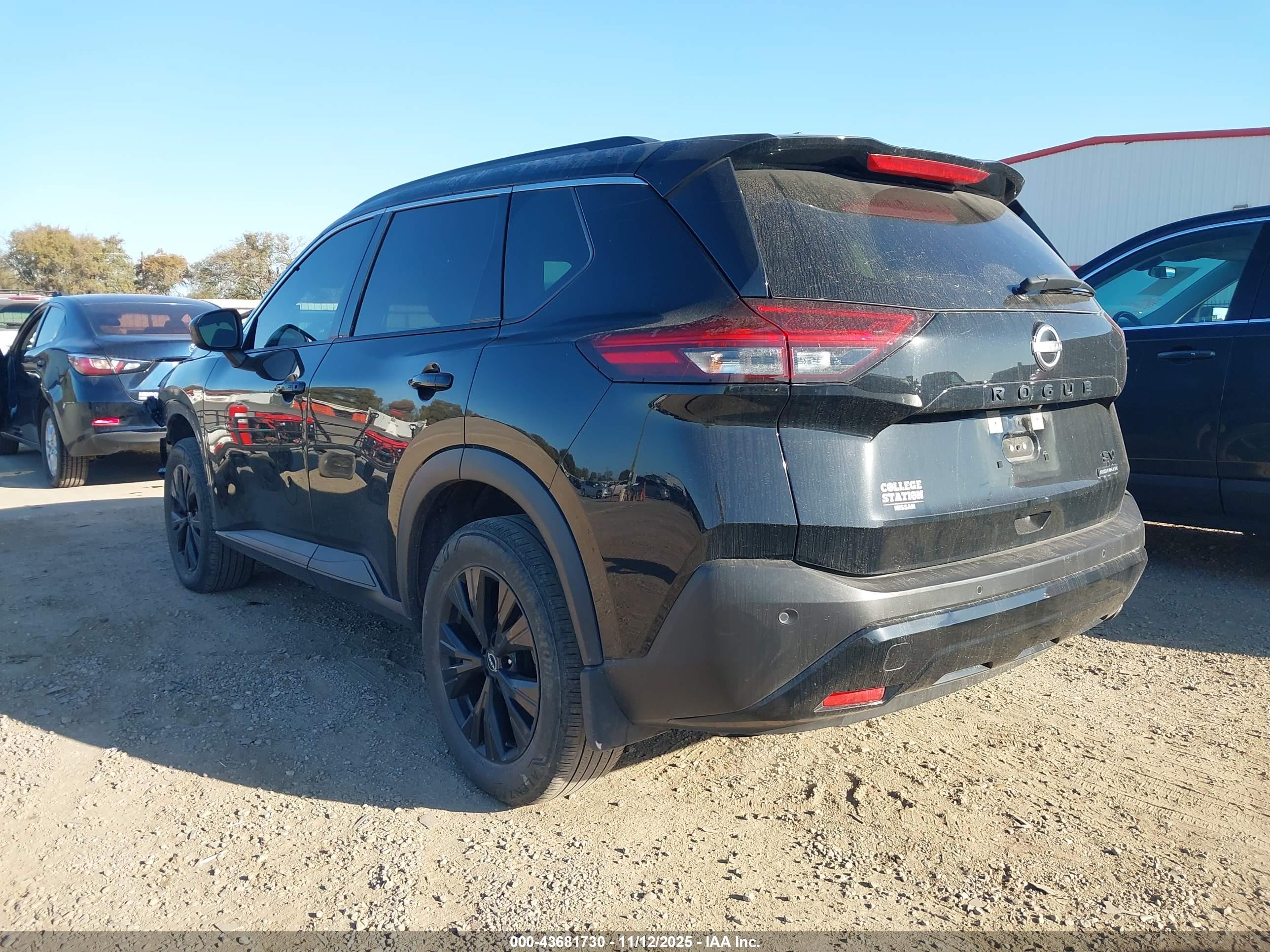 NISSAN ROGUE image 3