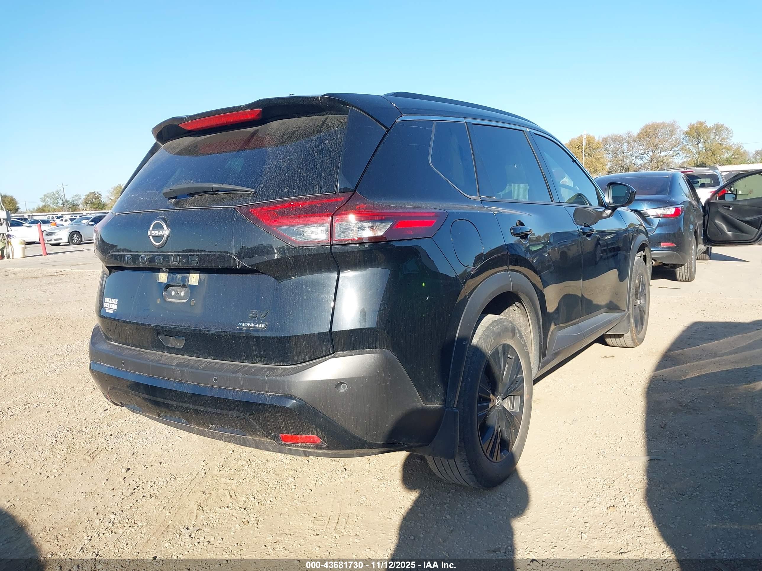 NISSAN ROGUE image 4