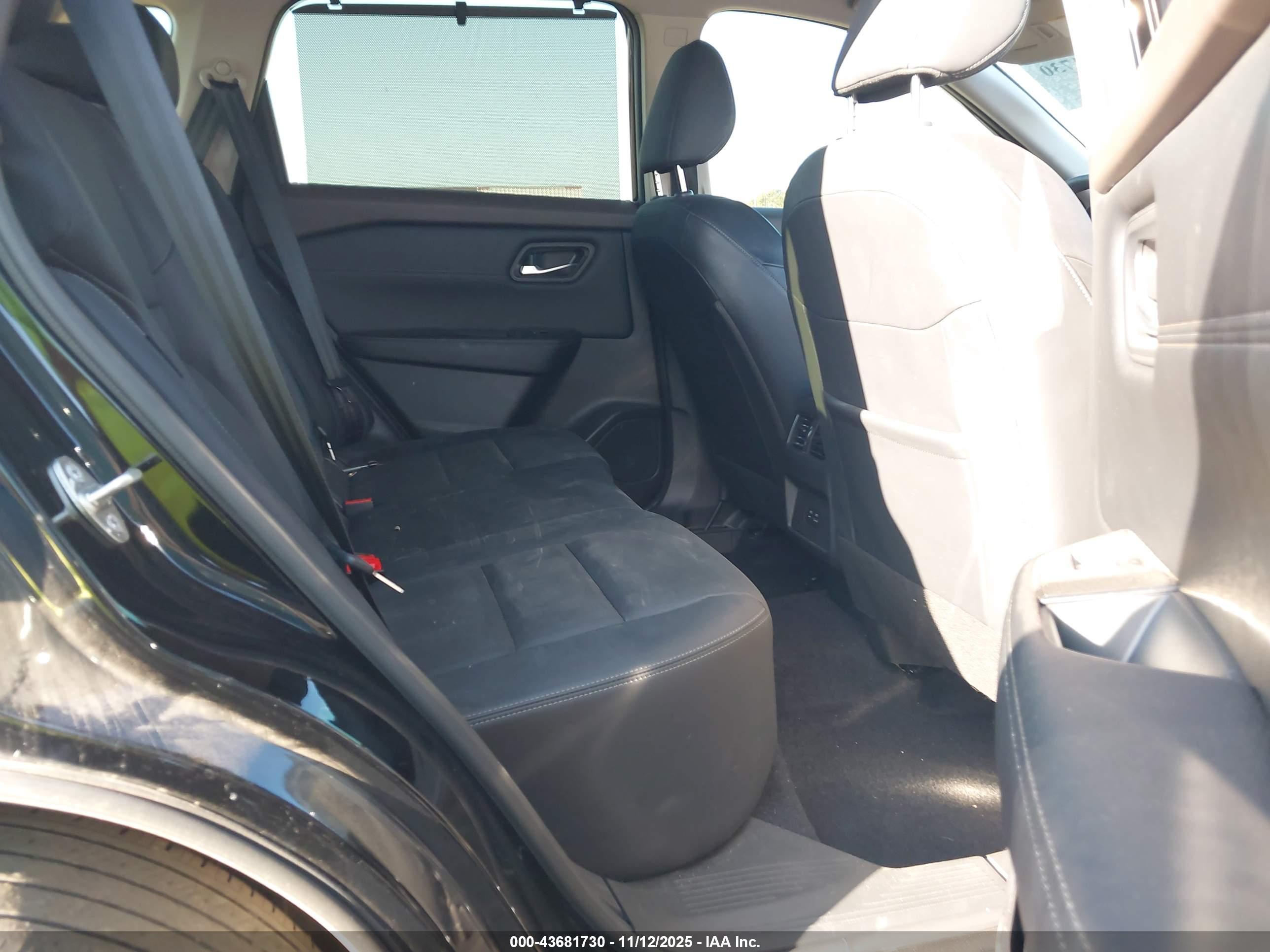 NISSAN ROGUE image 8