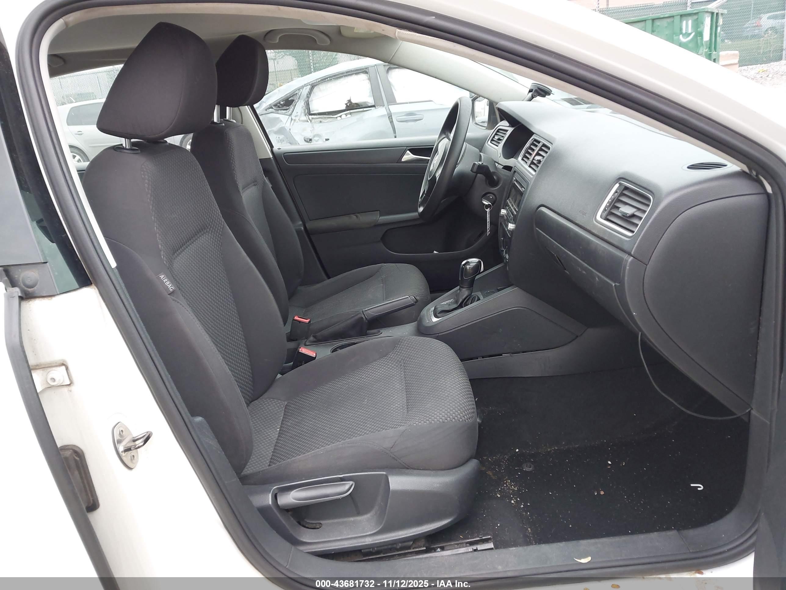 VOLKSWAGEN JETTA image 5