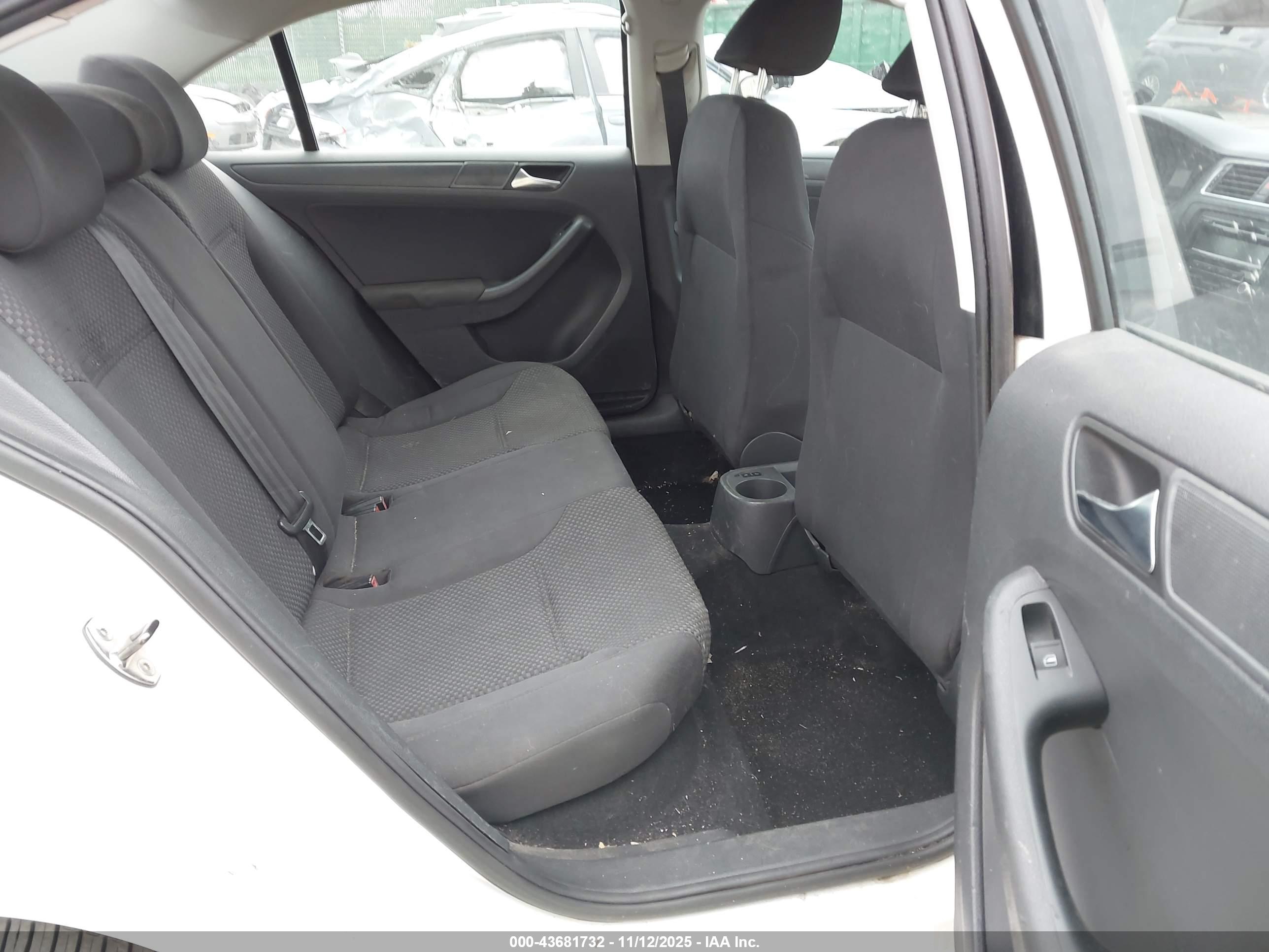 VOLKSWAGEN JETTA image 8