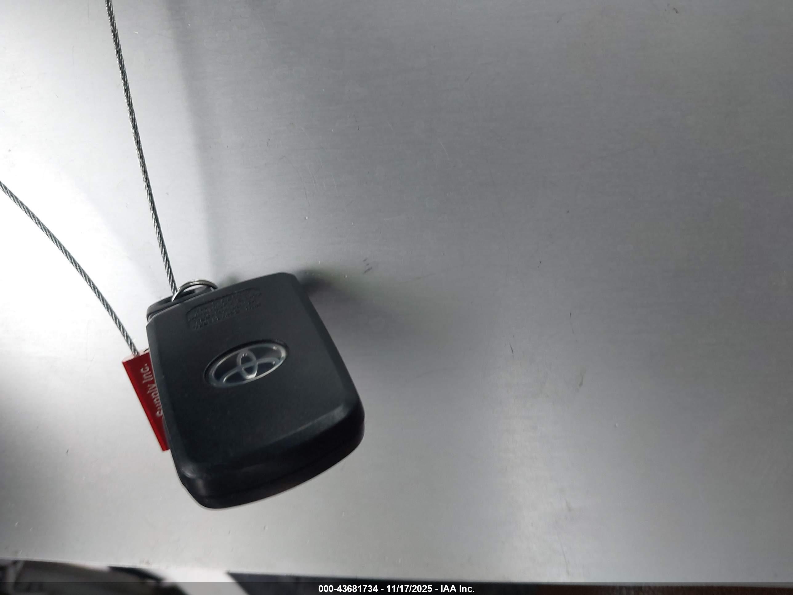 TOYOTA RAV4 image 11