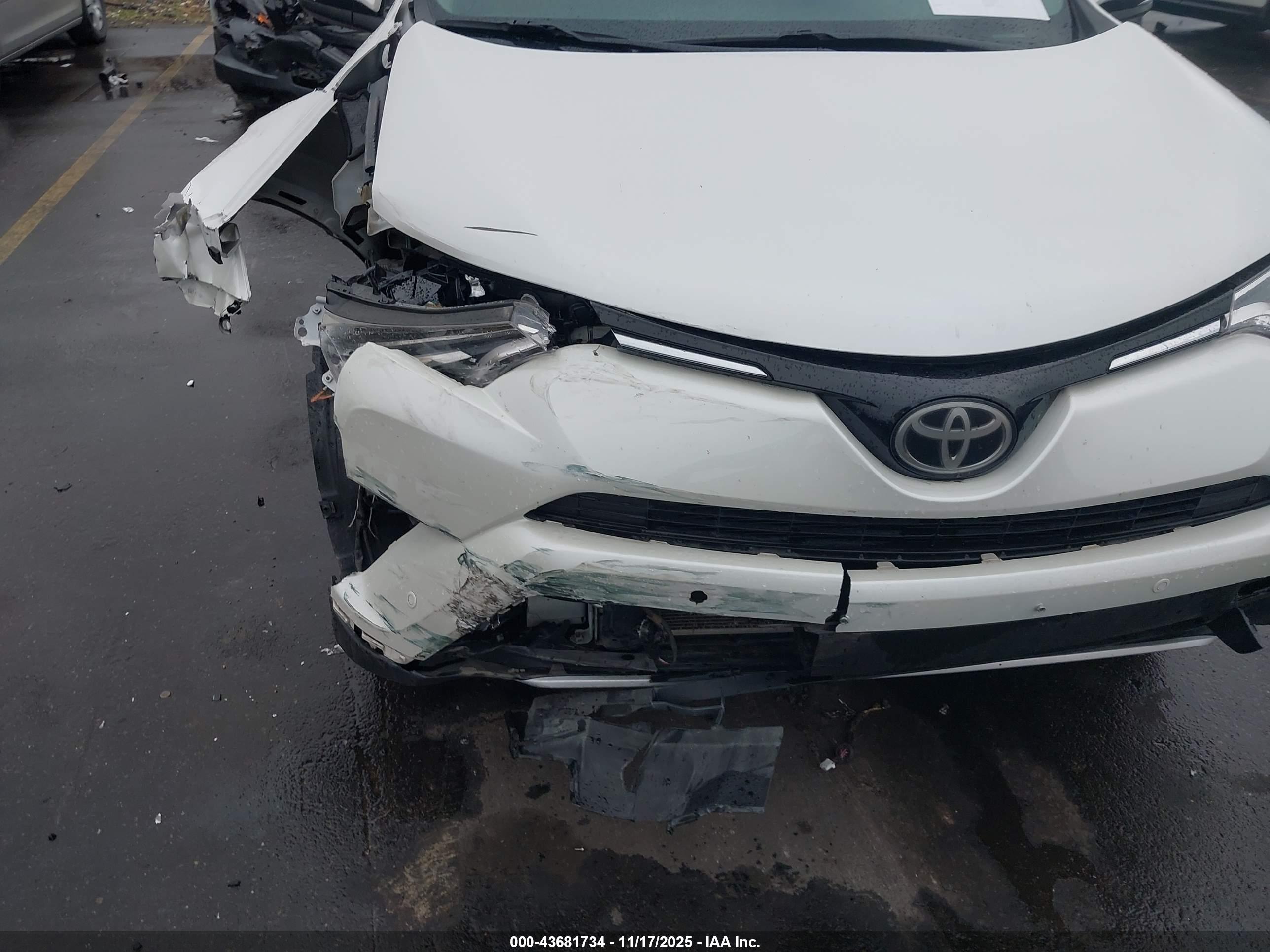 TOYOTA RAV4 image 6