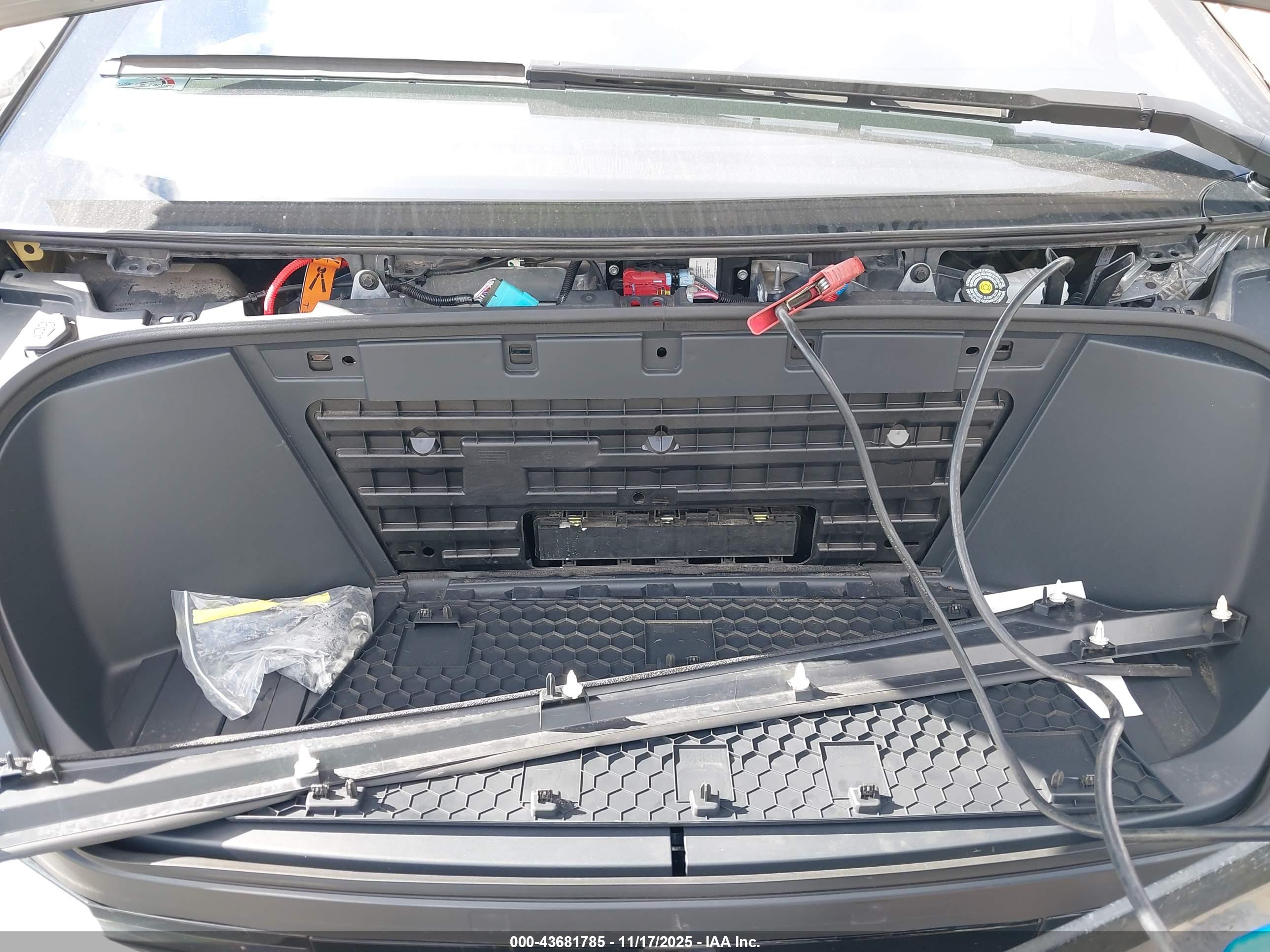 TESLA CYBERTRUCK image 10