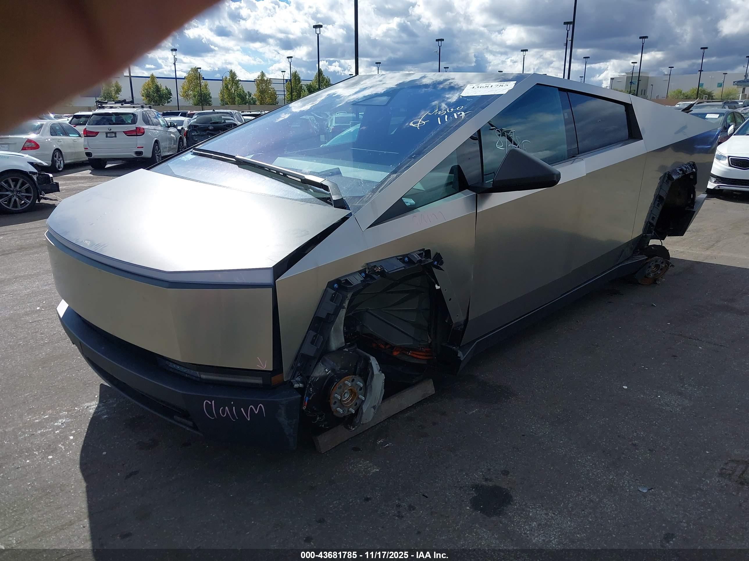 TESLA CYBERTRUCK image 2
