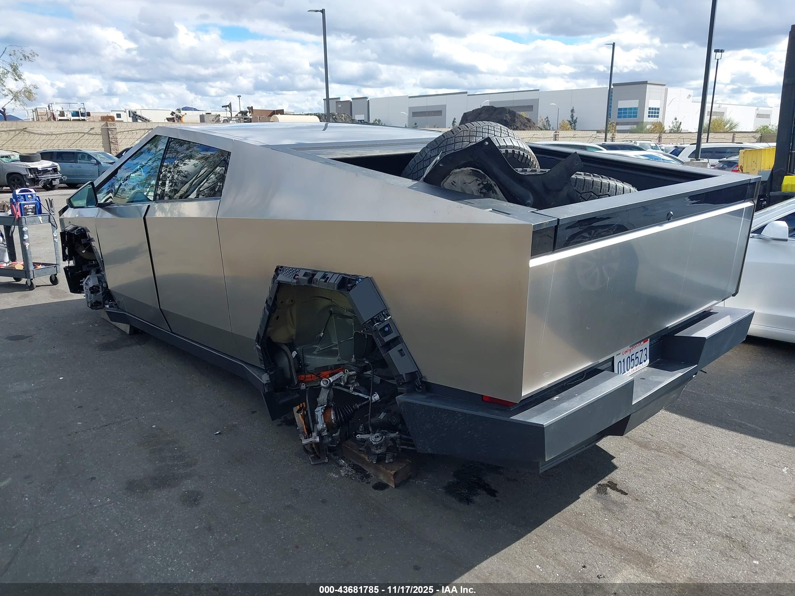 TESLA CYBERTRUCK image 3