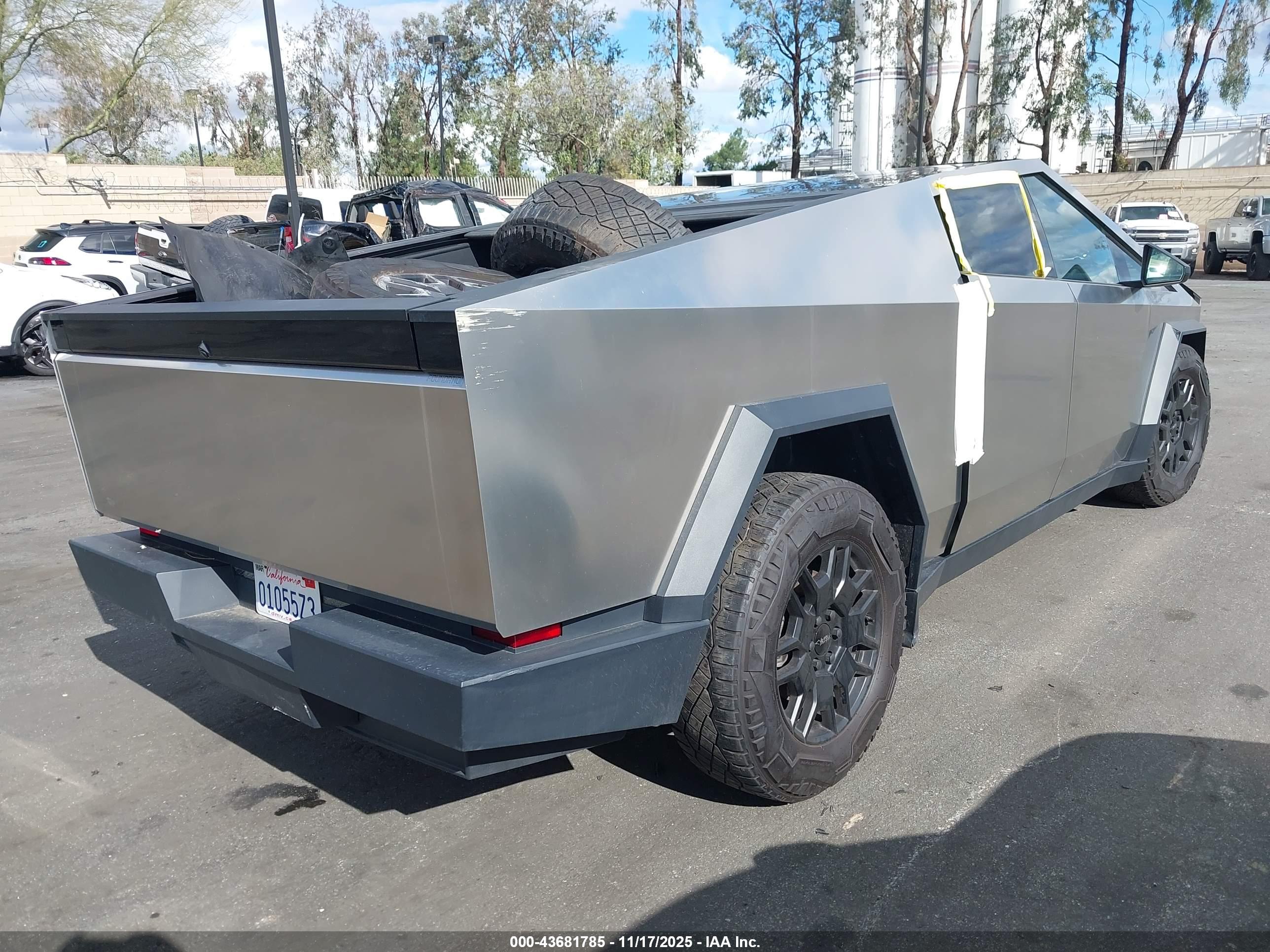 TESLA CYBERTRUCK image 4