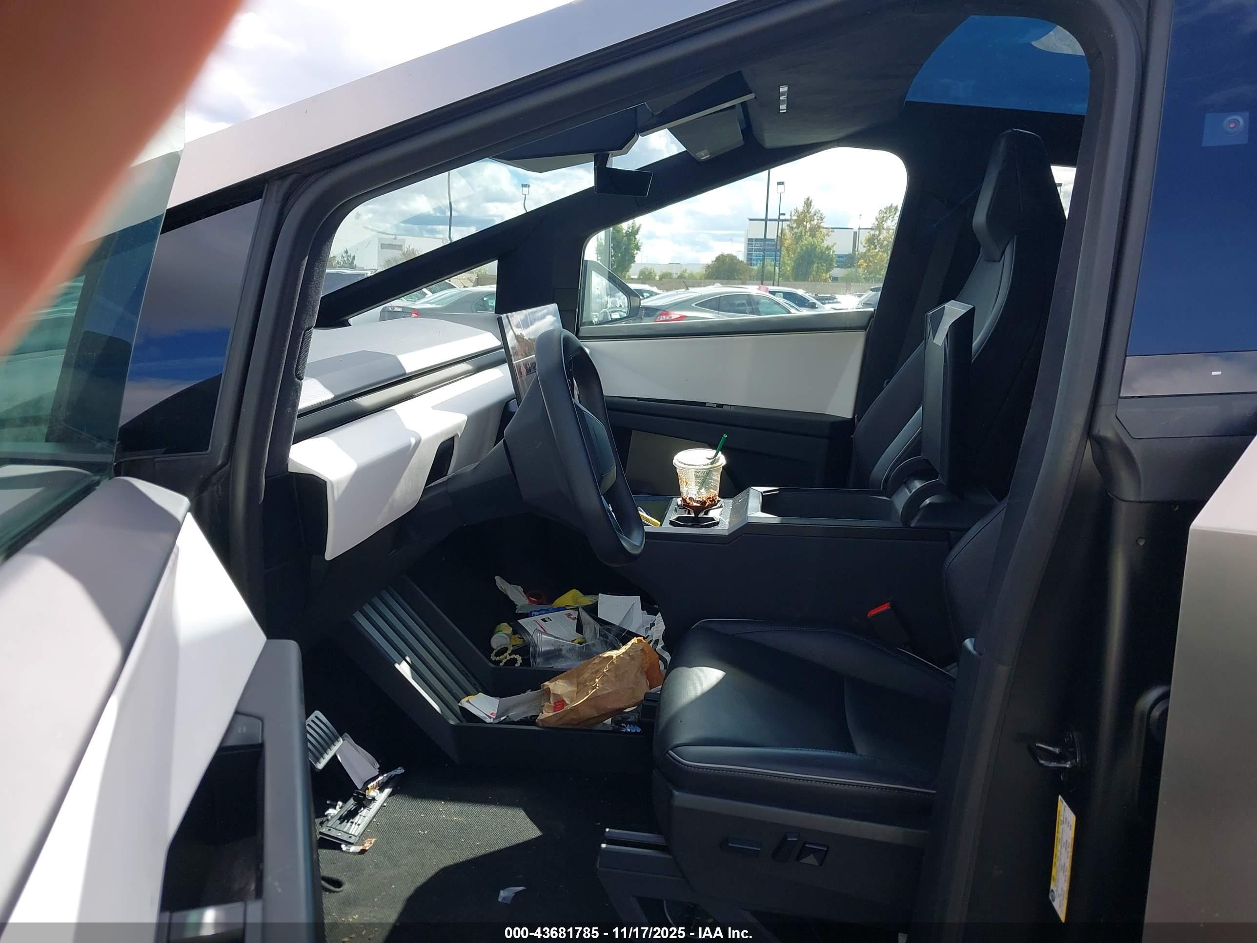 TESLA CYBERTRUCK image 5