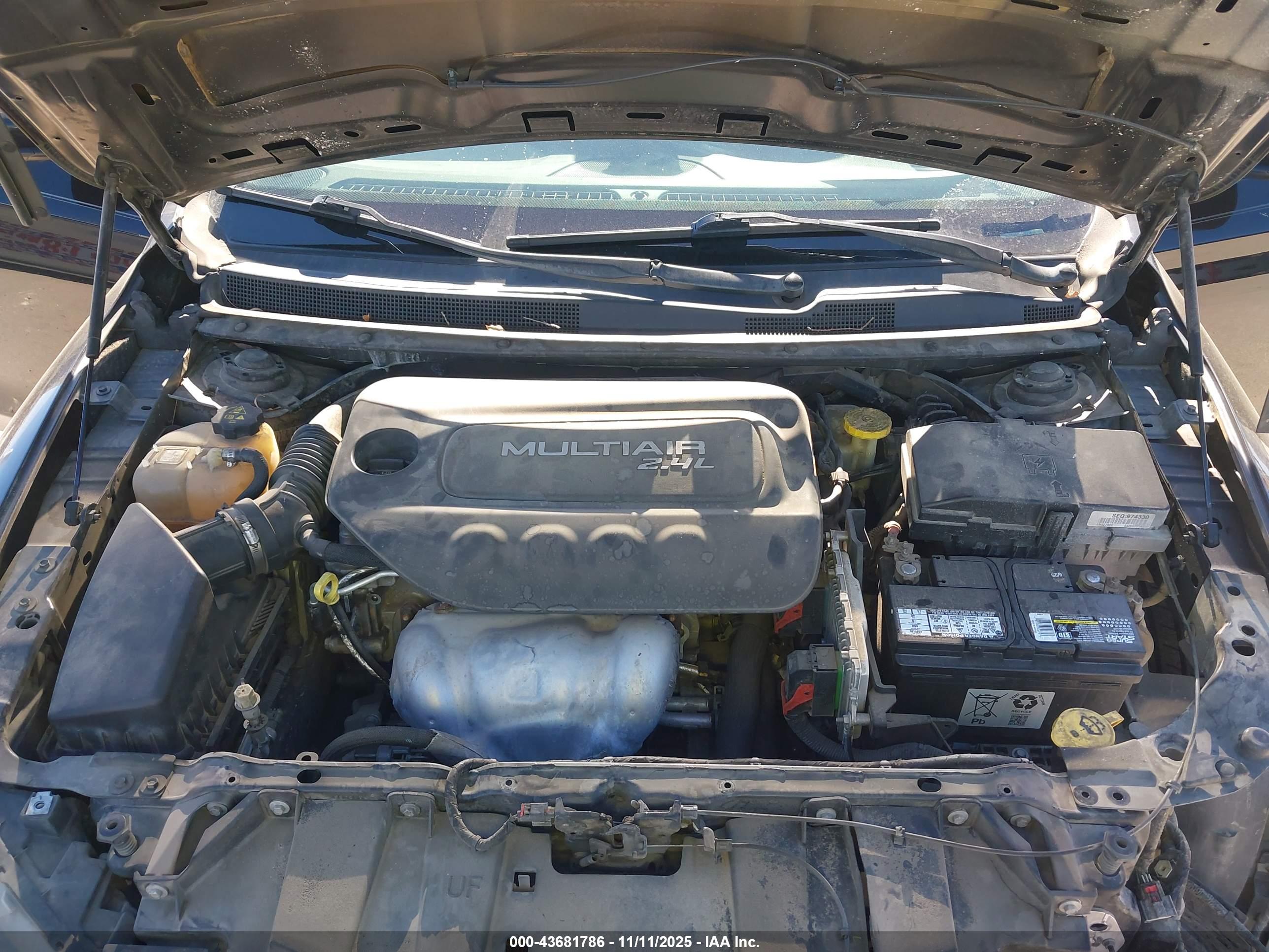 CHRYSLER 200 image 10