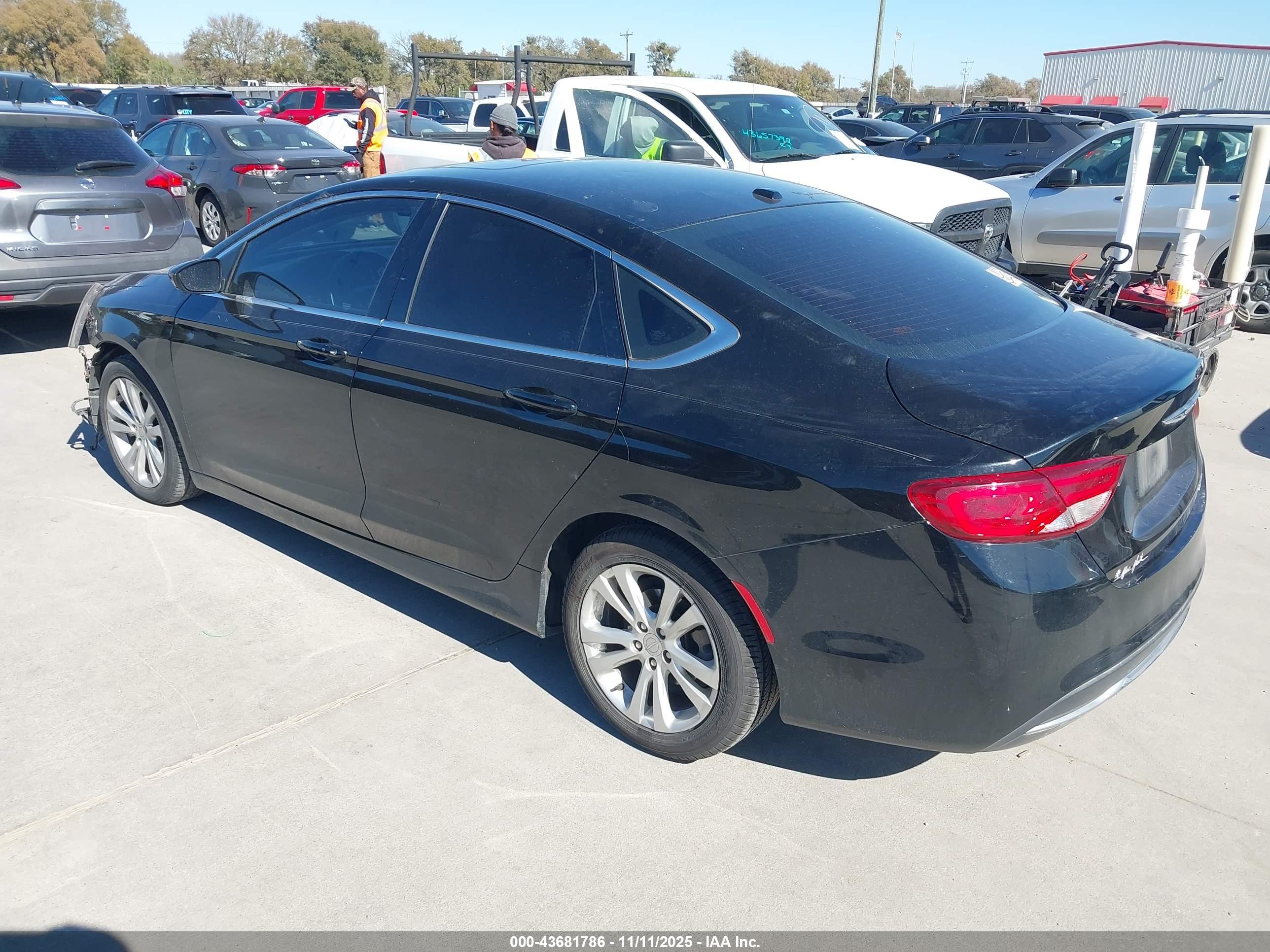 CHRYSLER 200 image 3