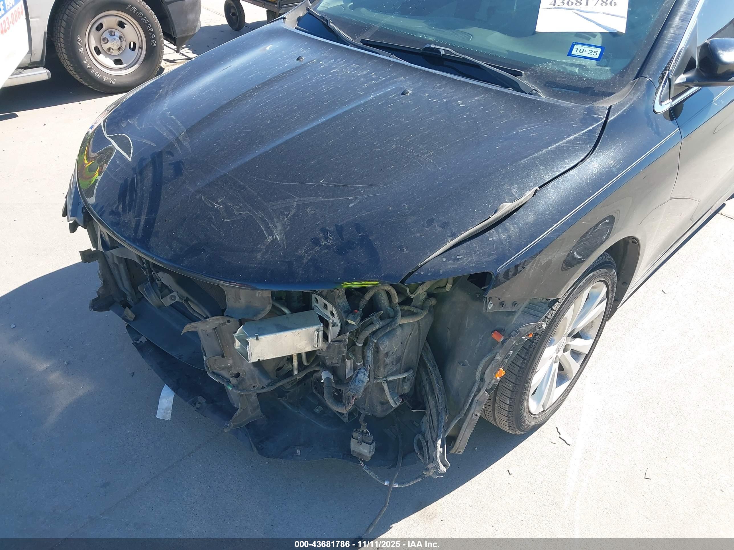 CHRYSLER 200 image 6
