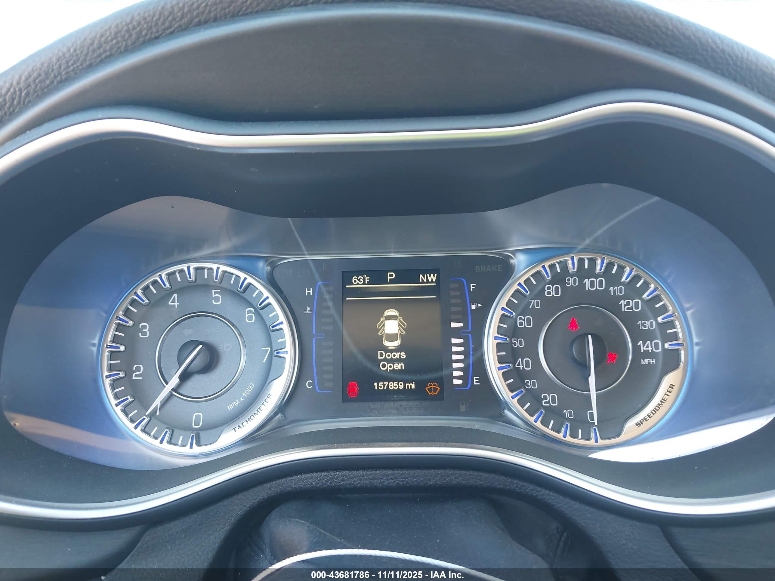 CHRYSLER 200 image 7