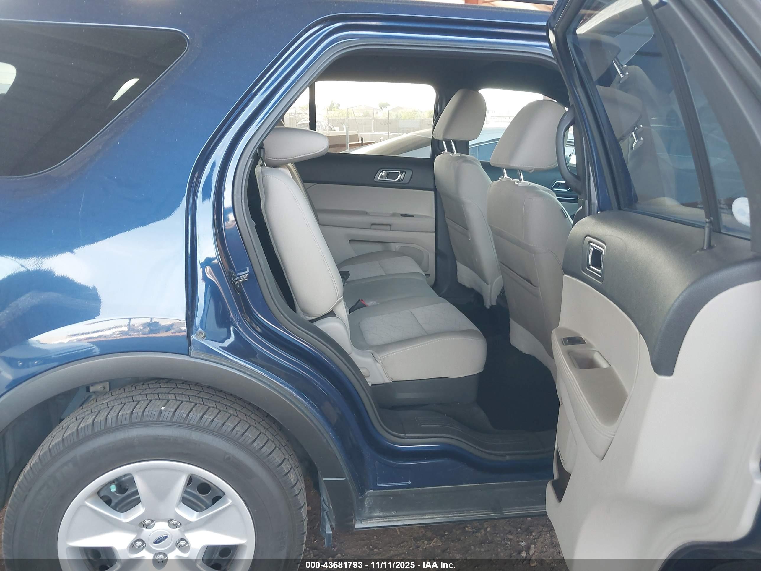 FORD EXPLORER image 8