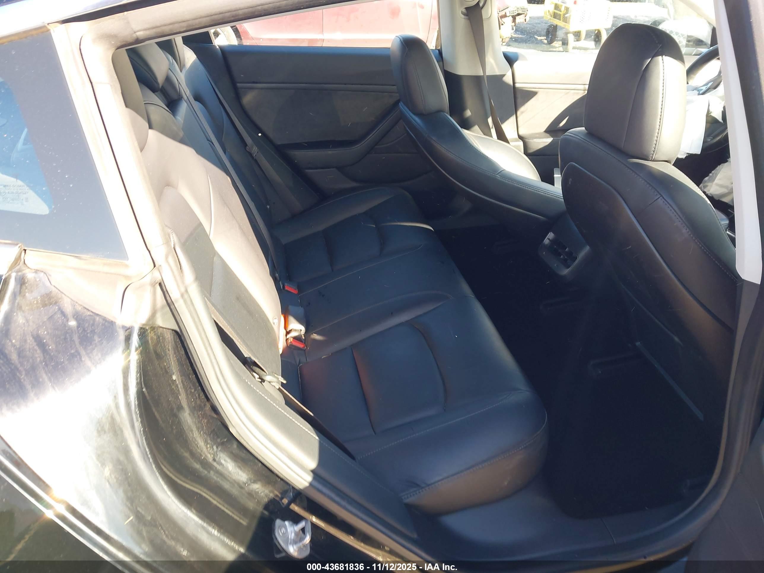 TESLA MODEL image 8