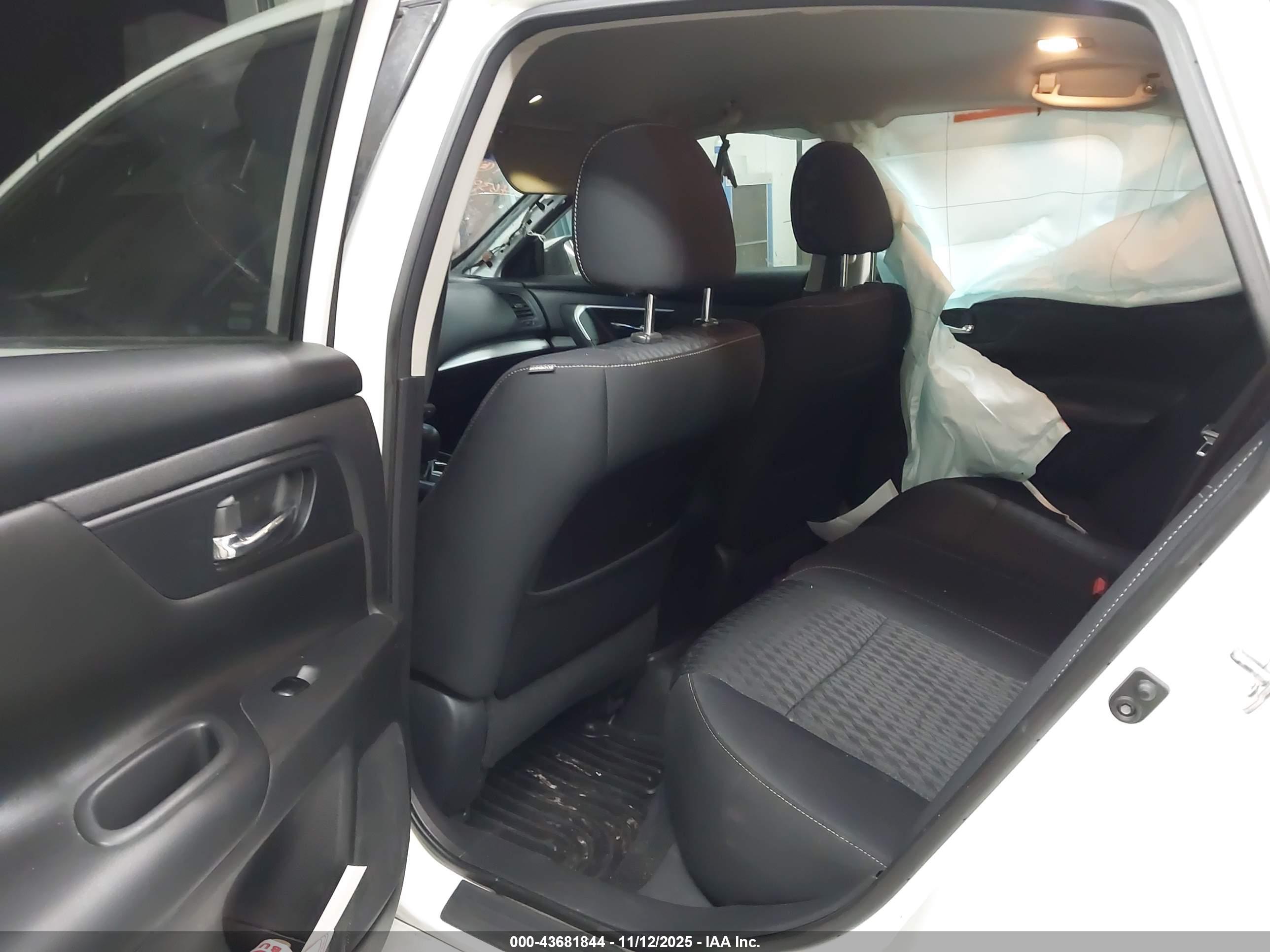 NISSAN ALTIMA image 8