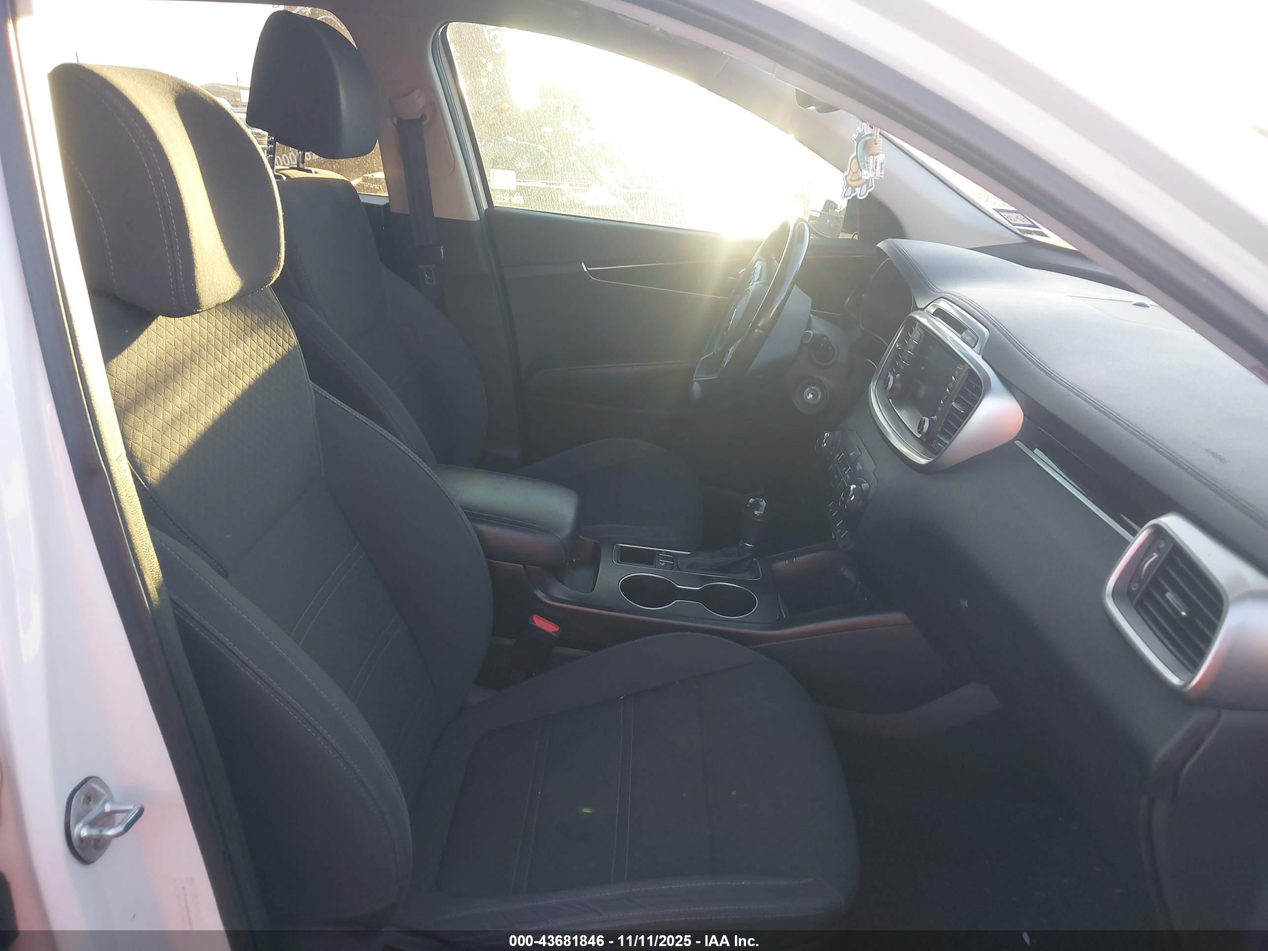 KIA SORENTO image 5