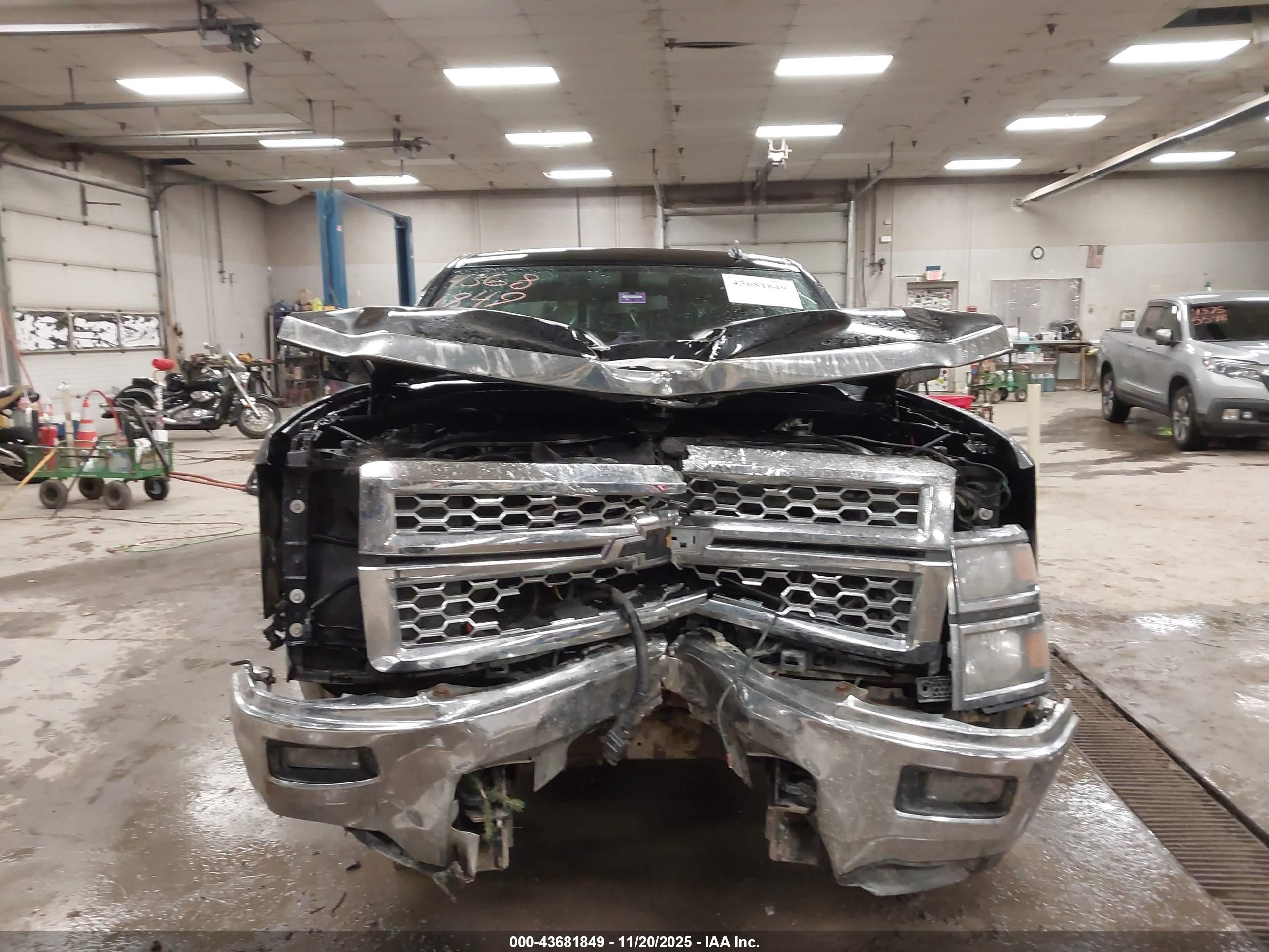 CHEVROLET SILVERADO image 6