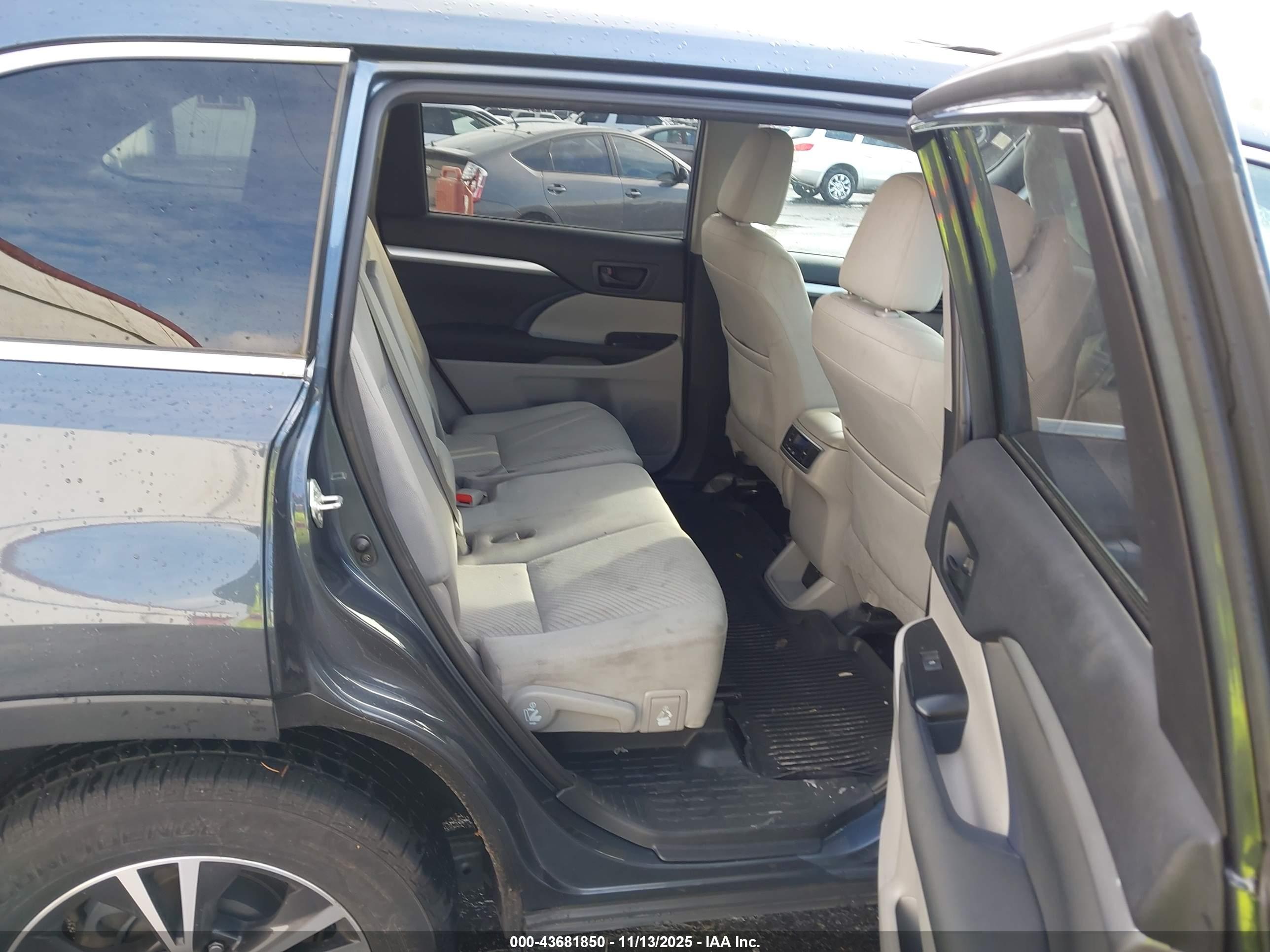 TOYOTA HIGHLANDER image 8