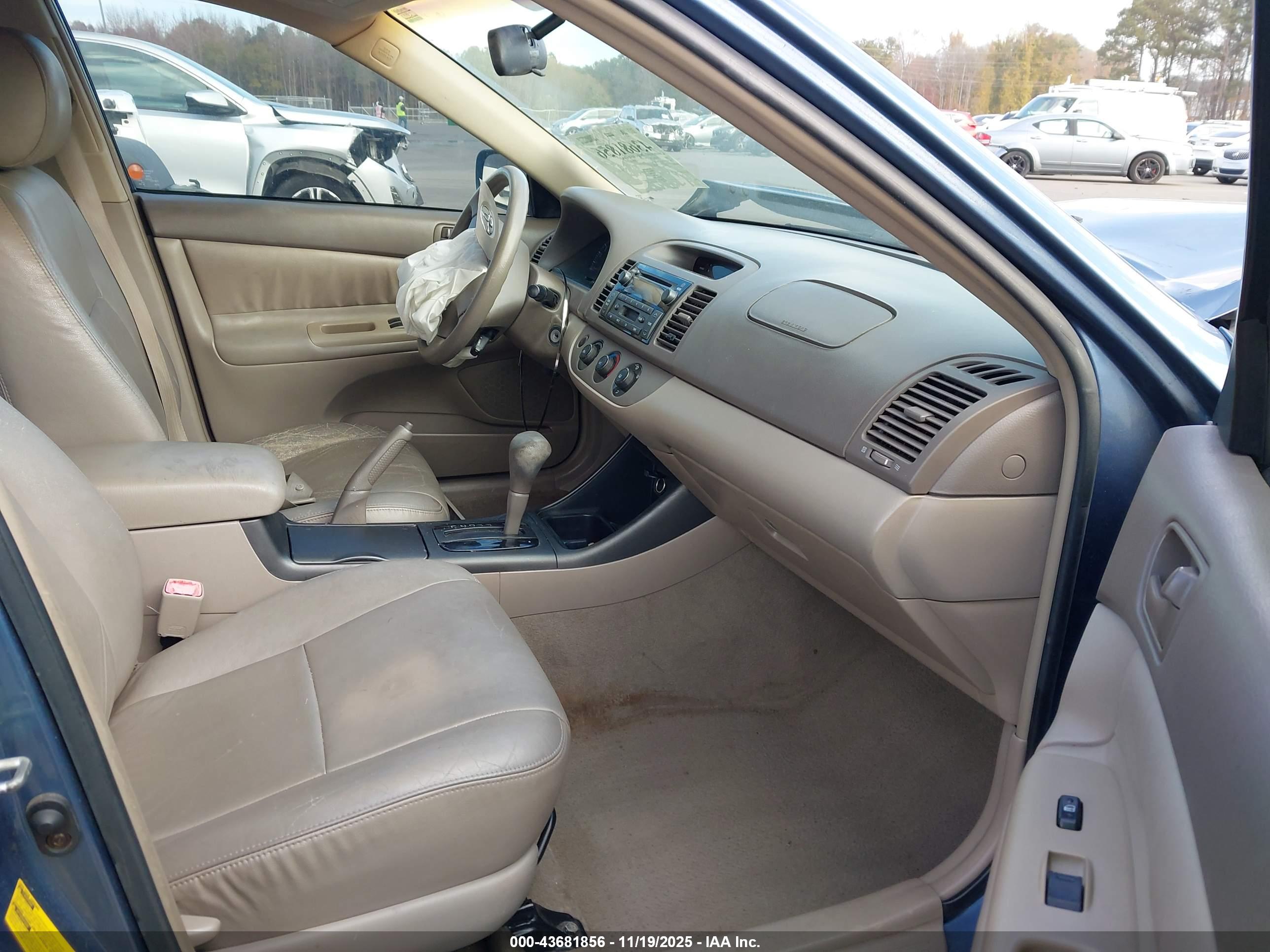 TOYOTA CAMRY image 5