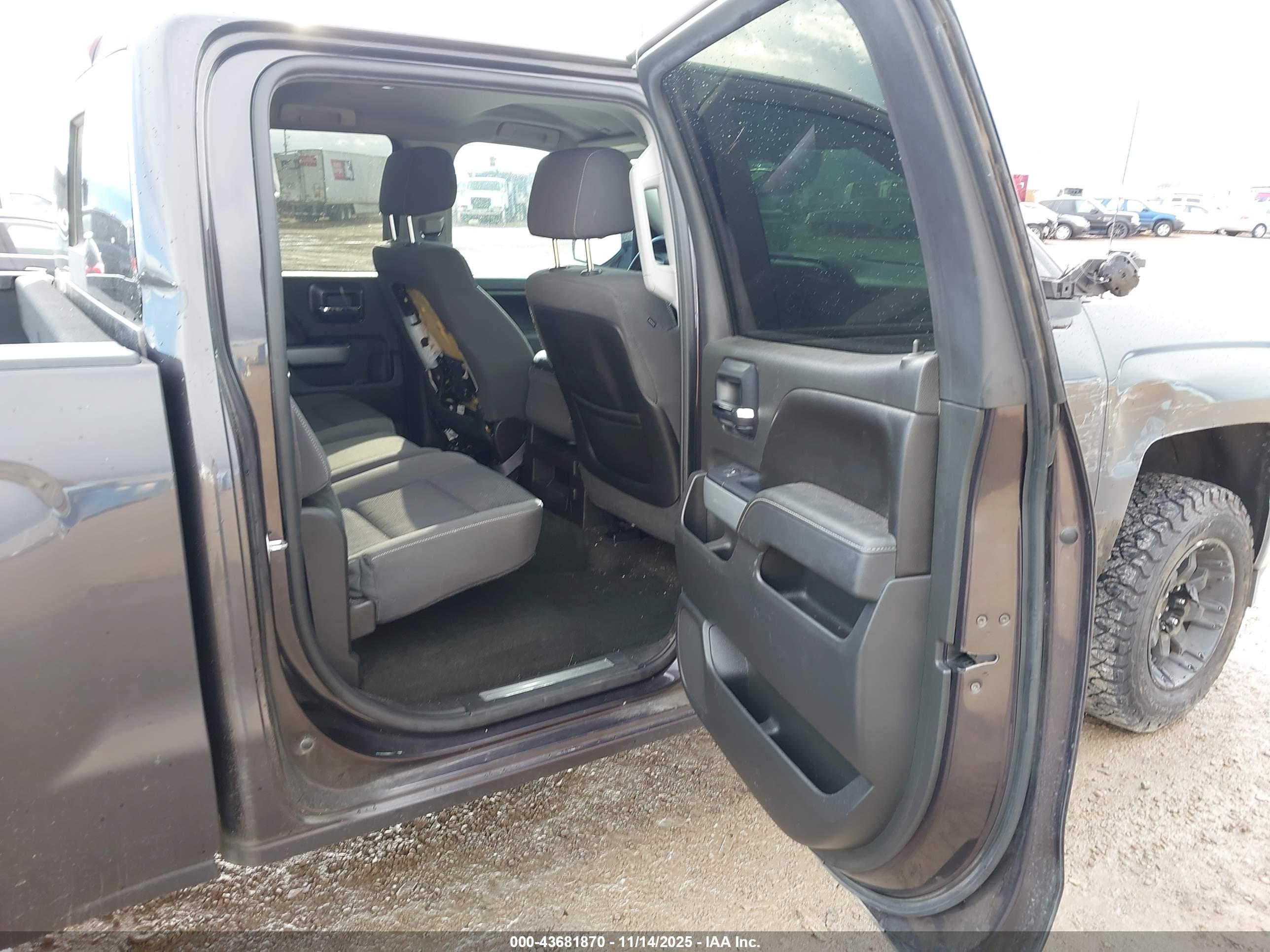 CHEVROLET SILVERADO image 8