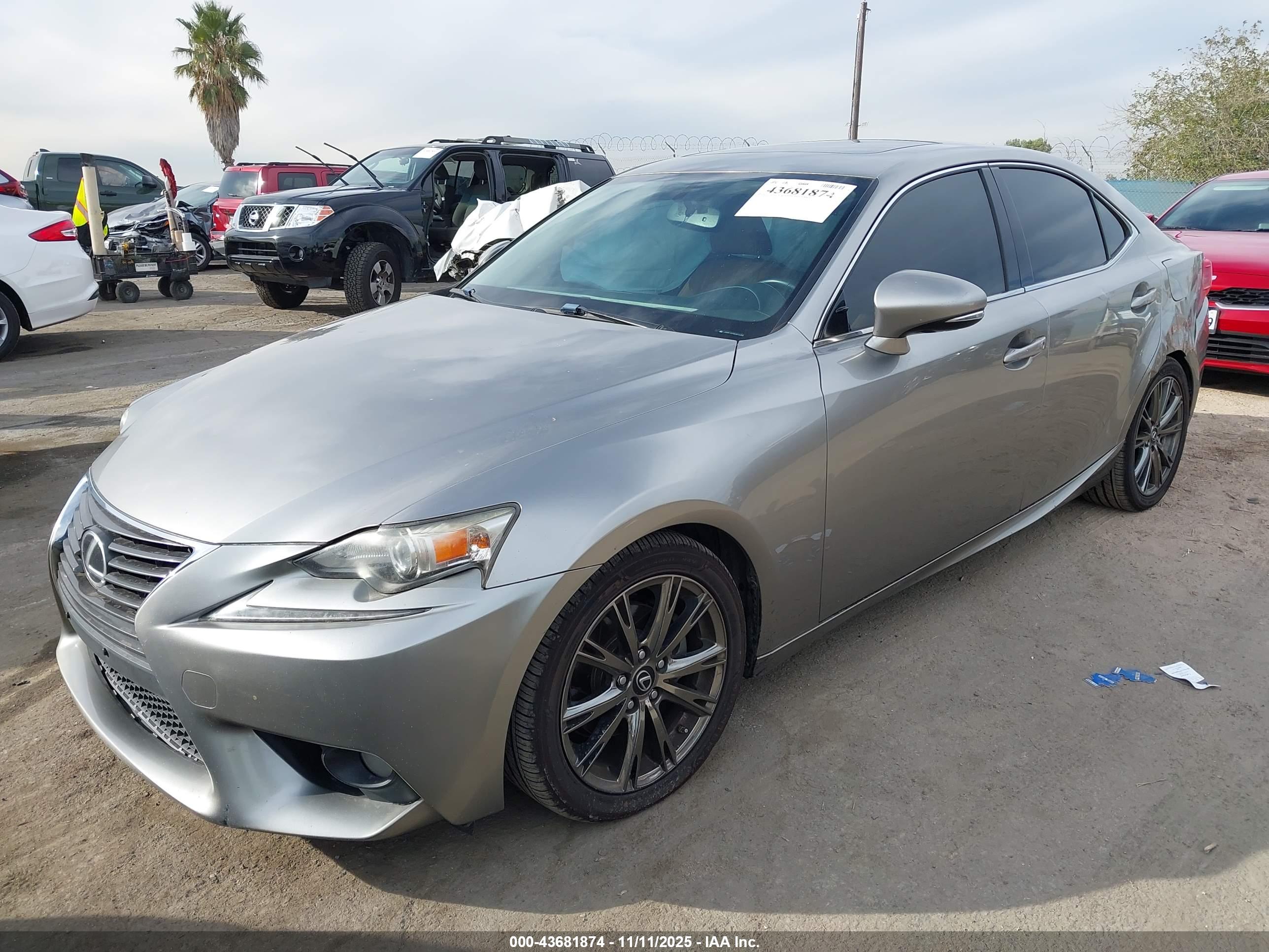 LEXUS IS image 2