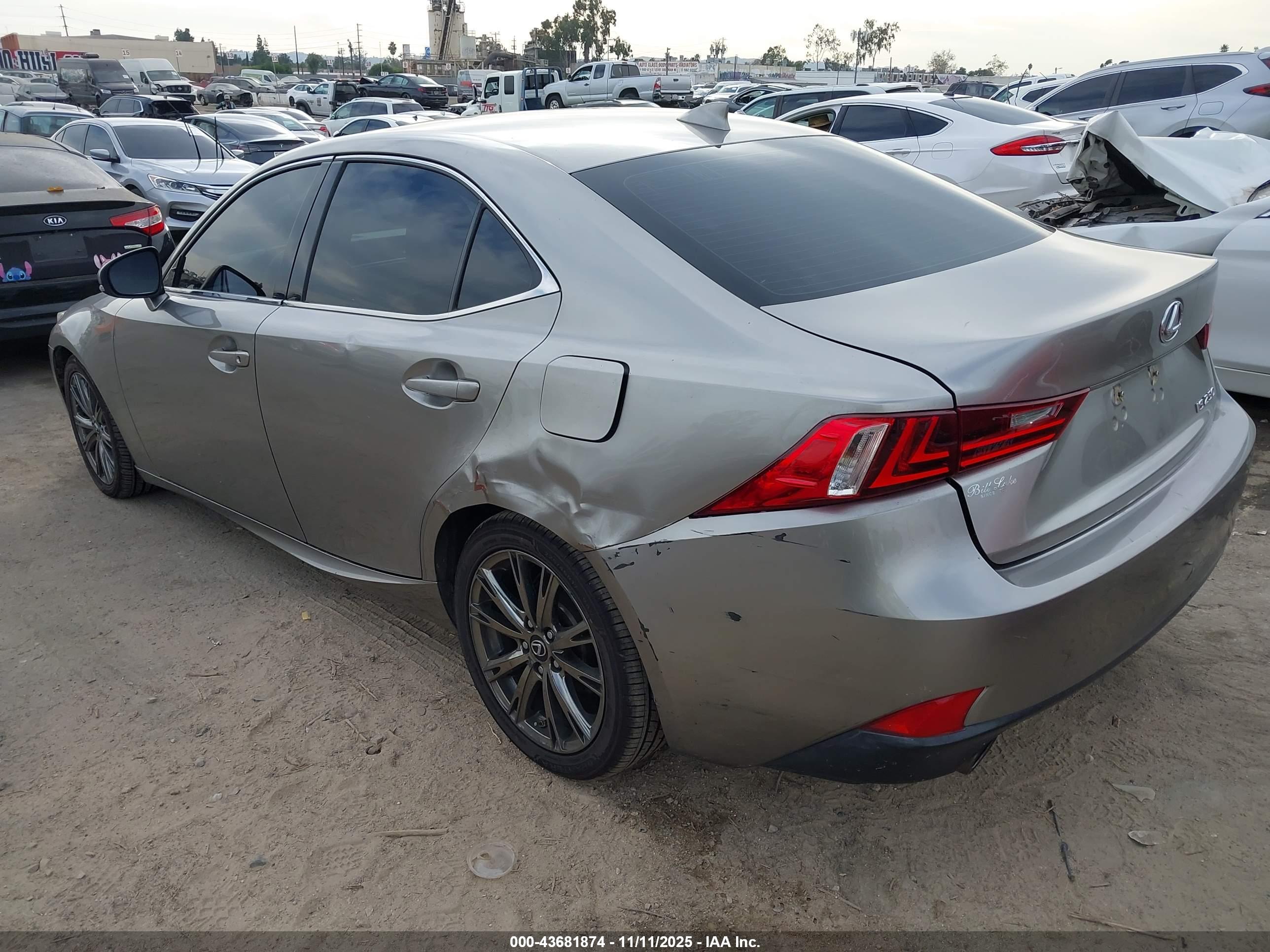 LEXUS IS image 3