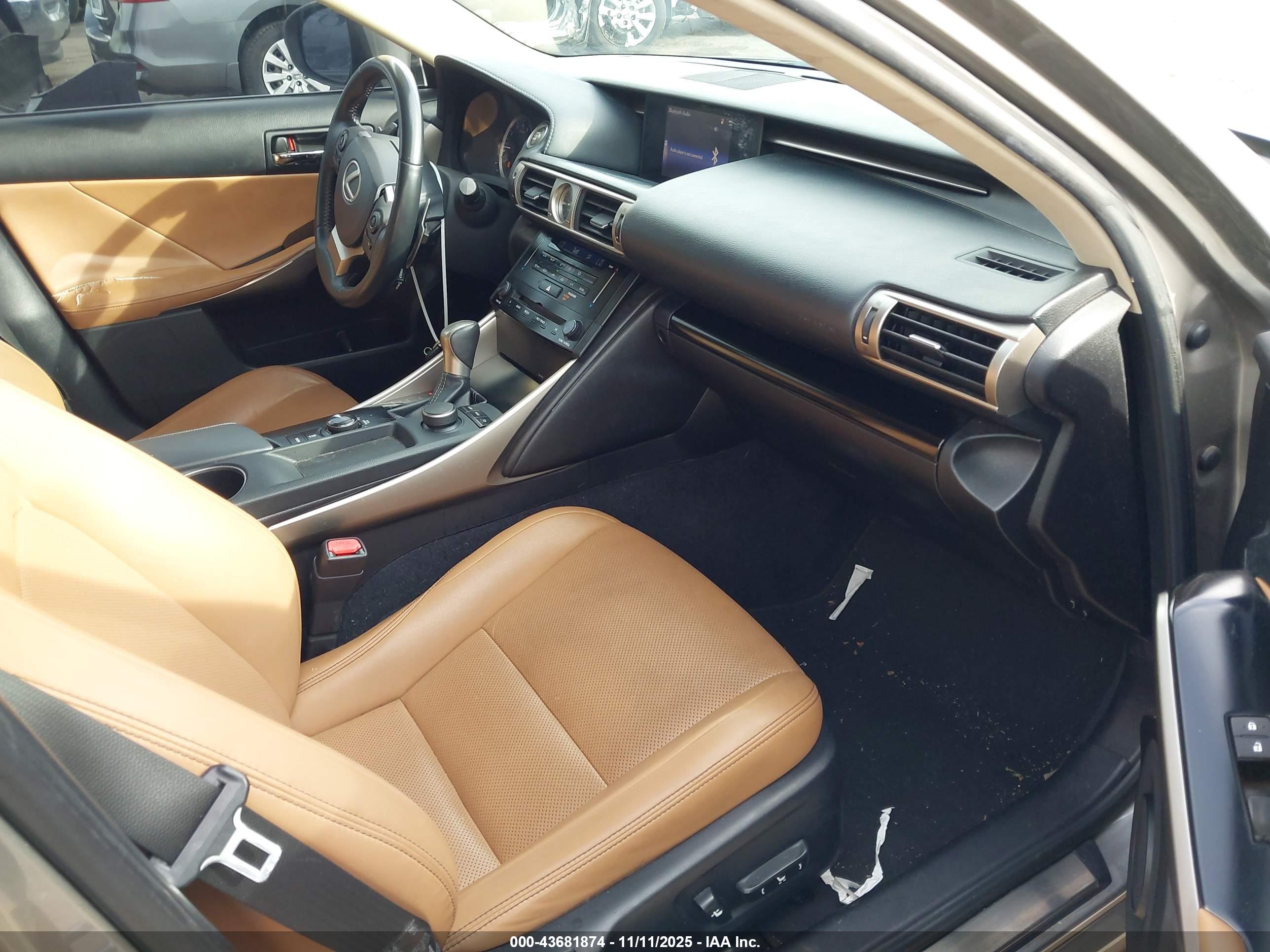 LEXUS IS image 5