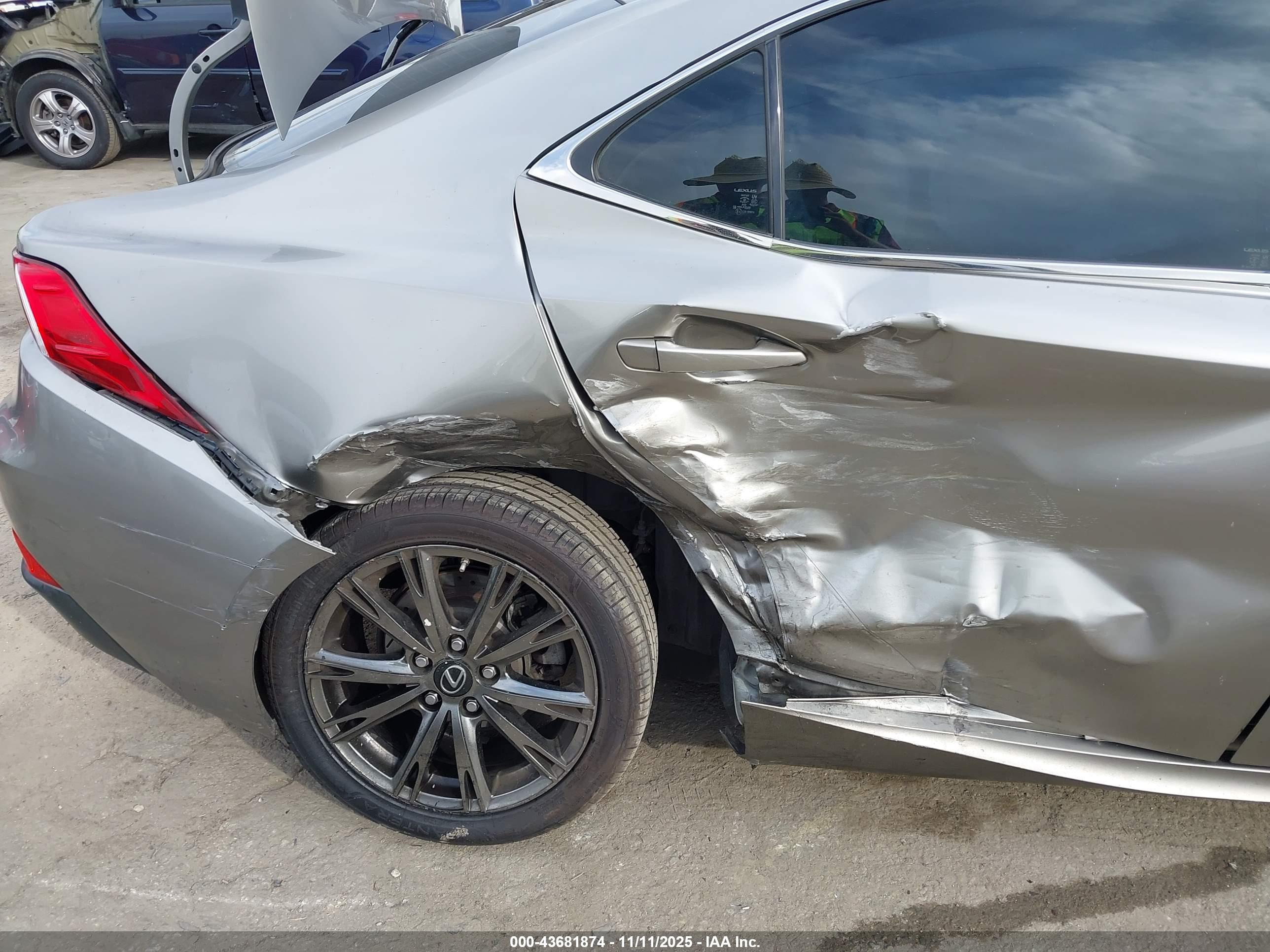 LEXUS IS image 6