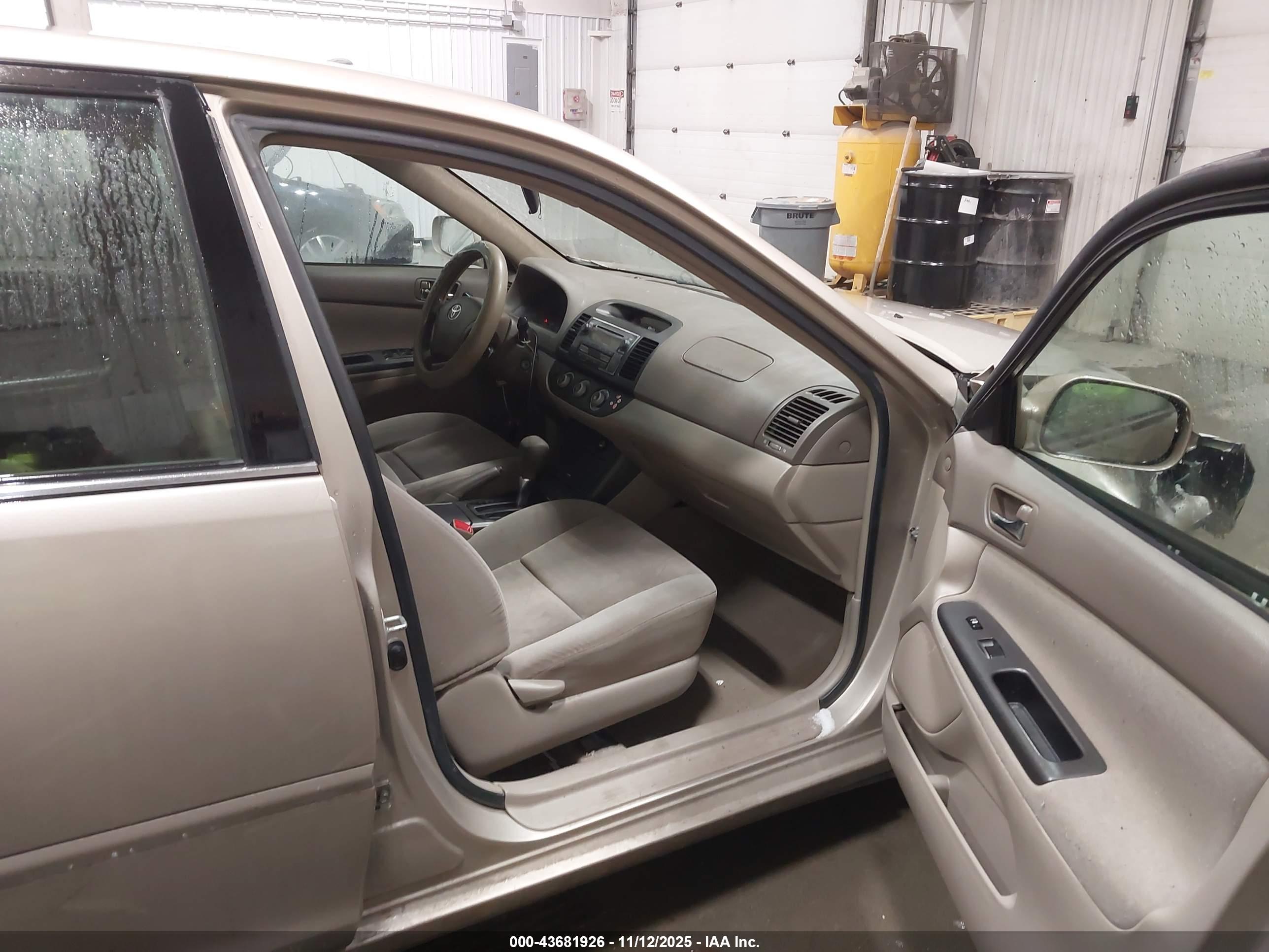 TOYOTA CAMRY image 5