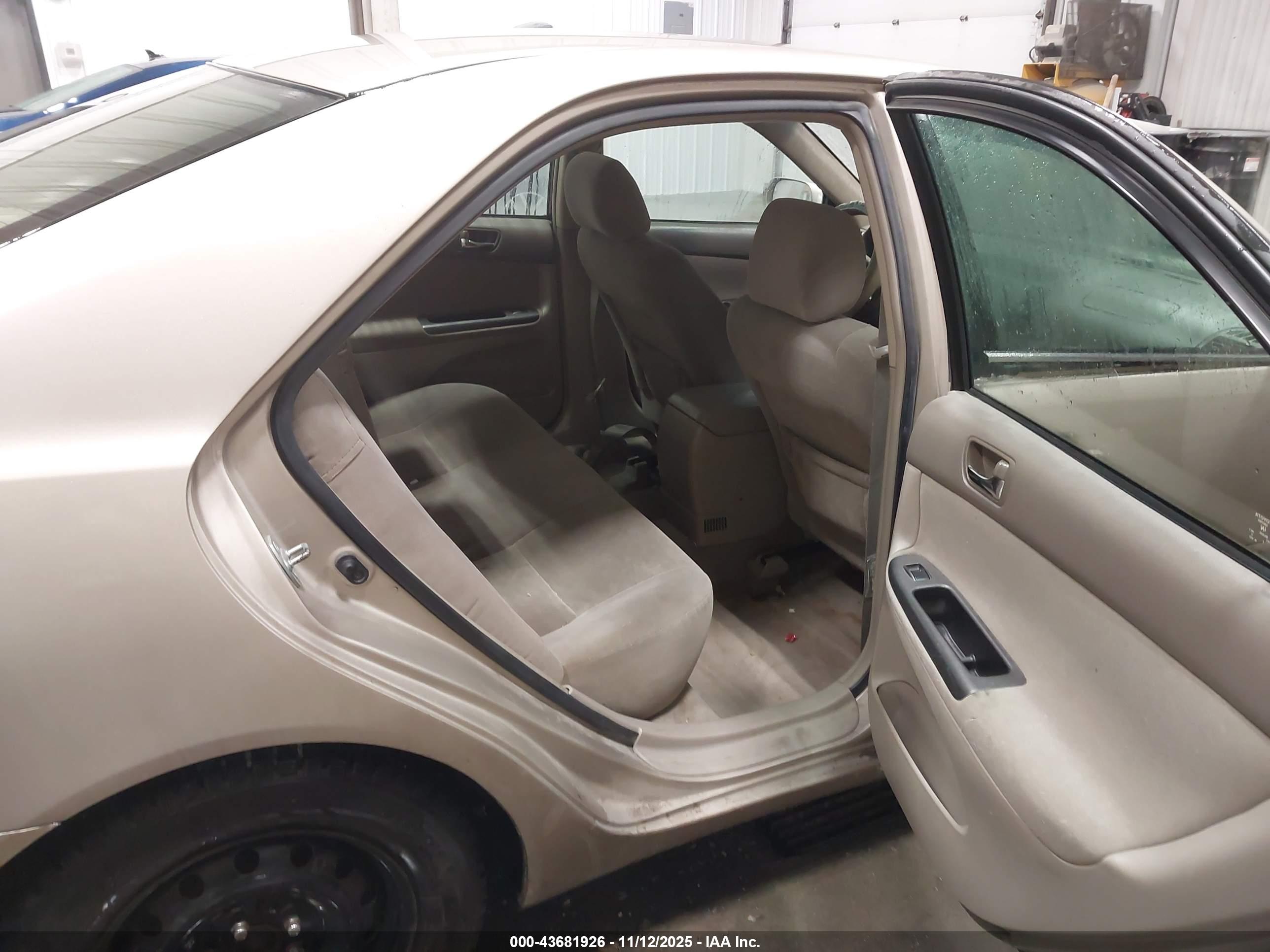 TOYOTA CAMRY image 8