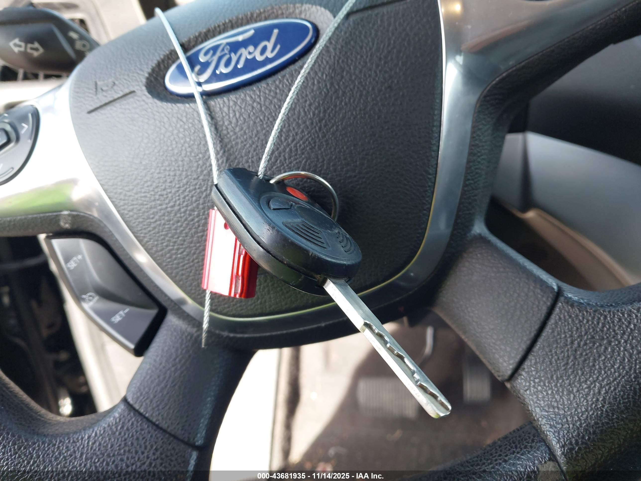 FORD ESCAPE image 11
