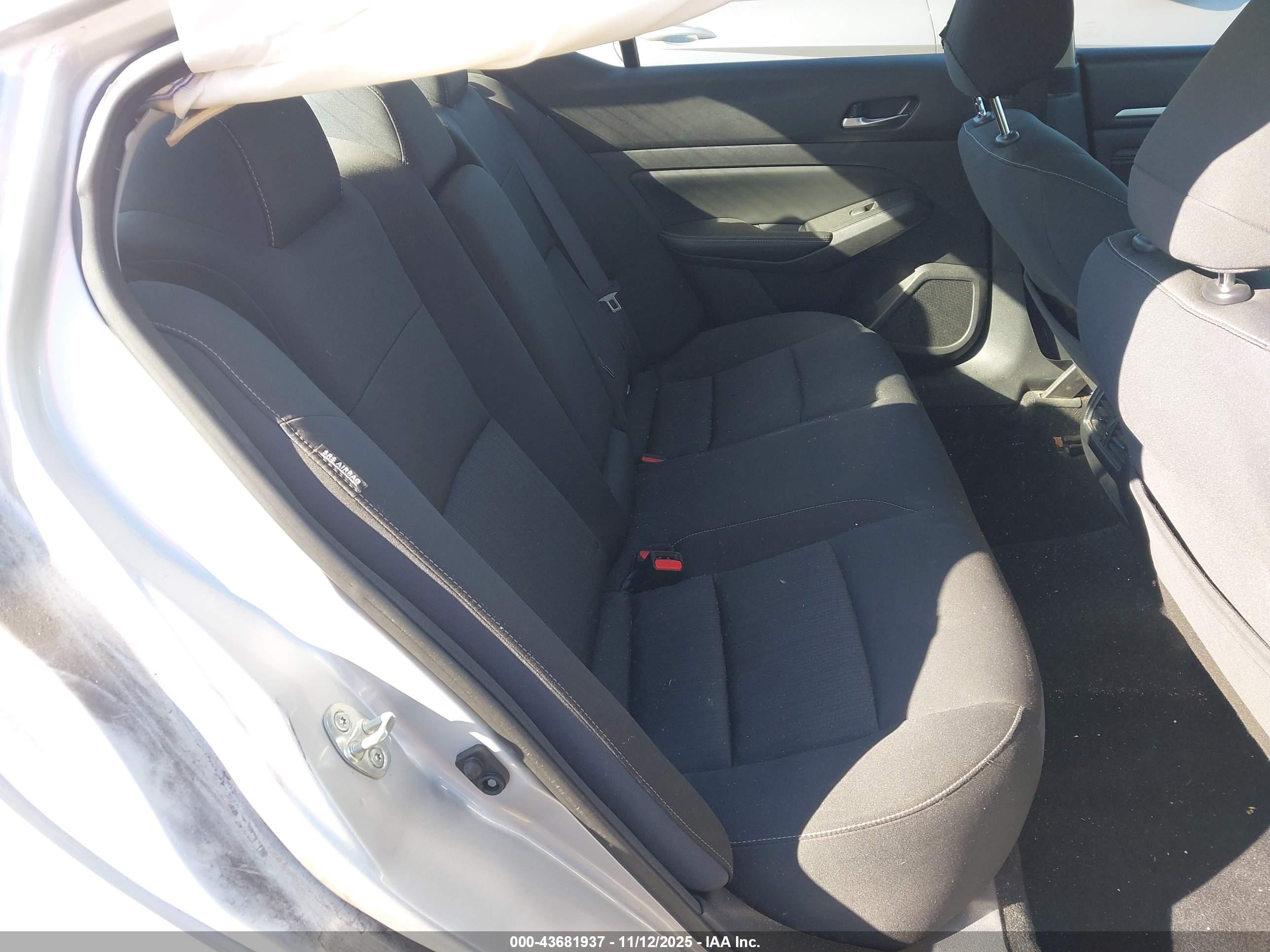 NISSAN ALTIMA image 8