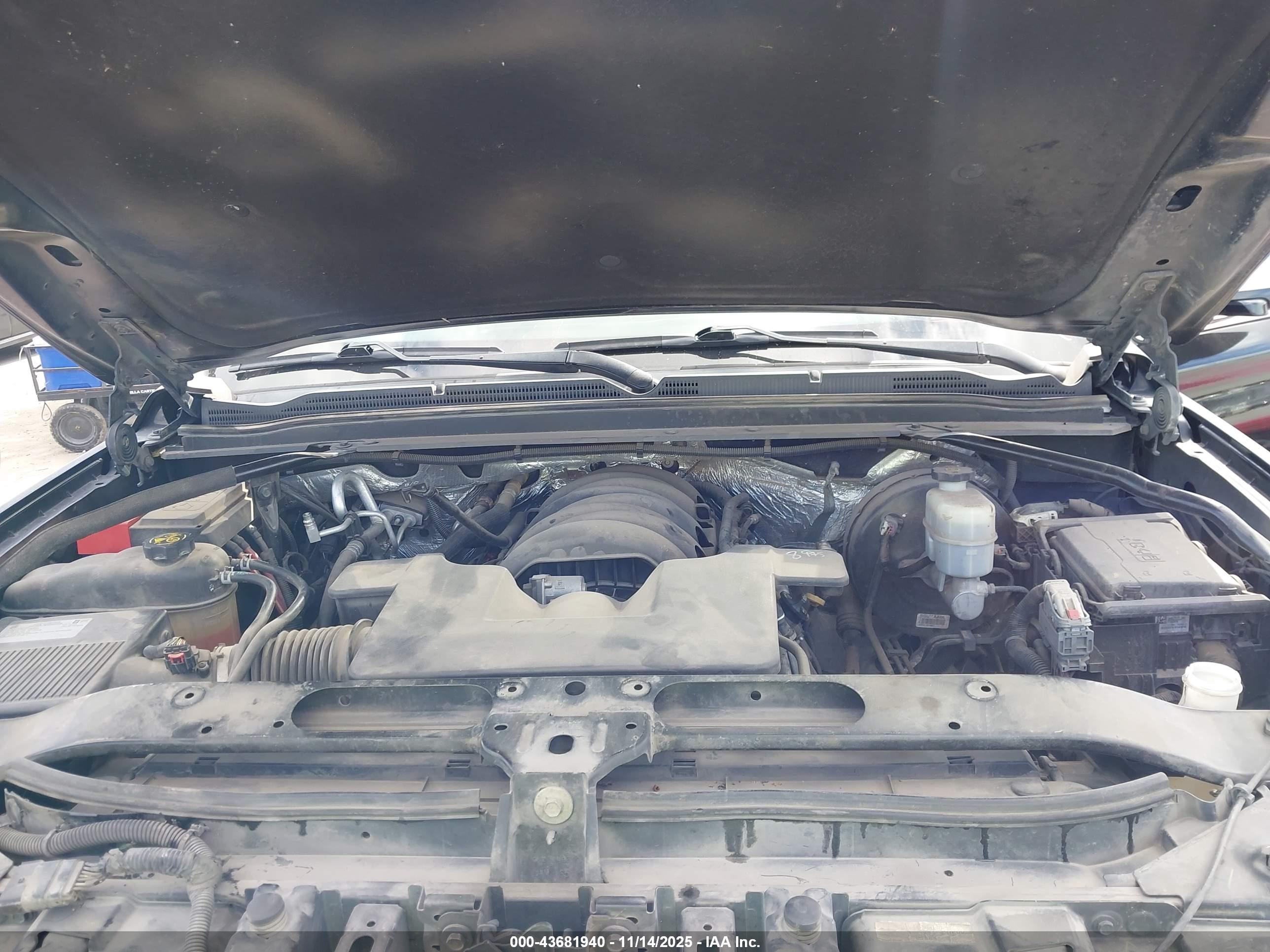 CHEVROLET SUBURBAN image 10