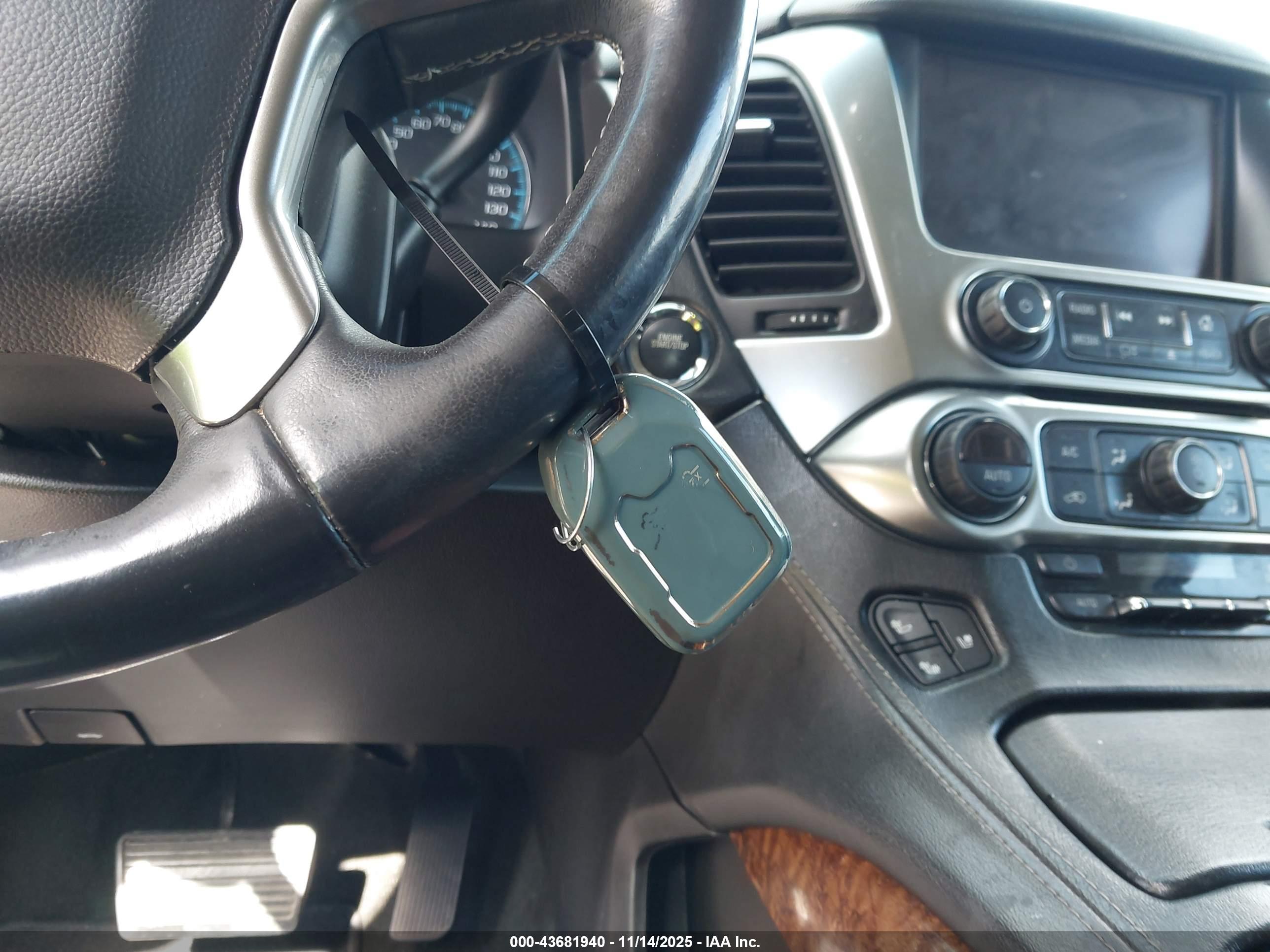 CHEVROLET SUBURBAN image 11