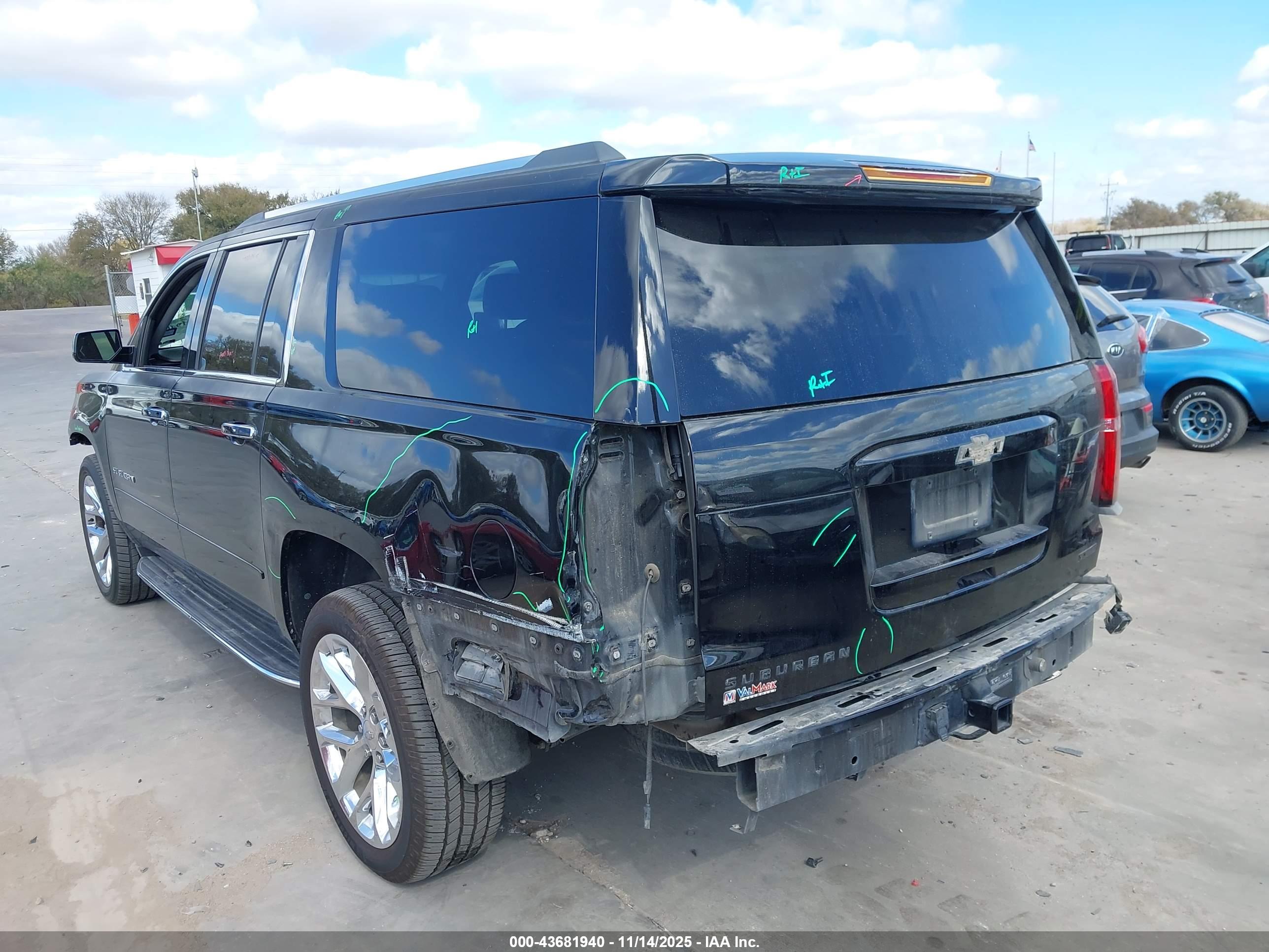 CHEVROLET SUBURBAN image 3