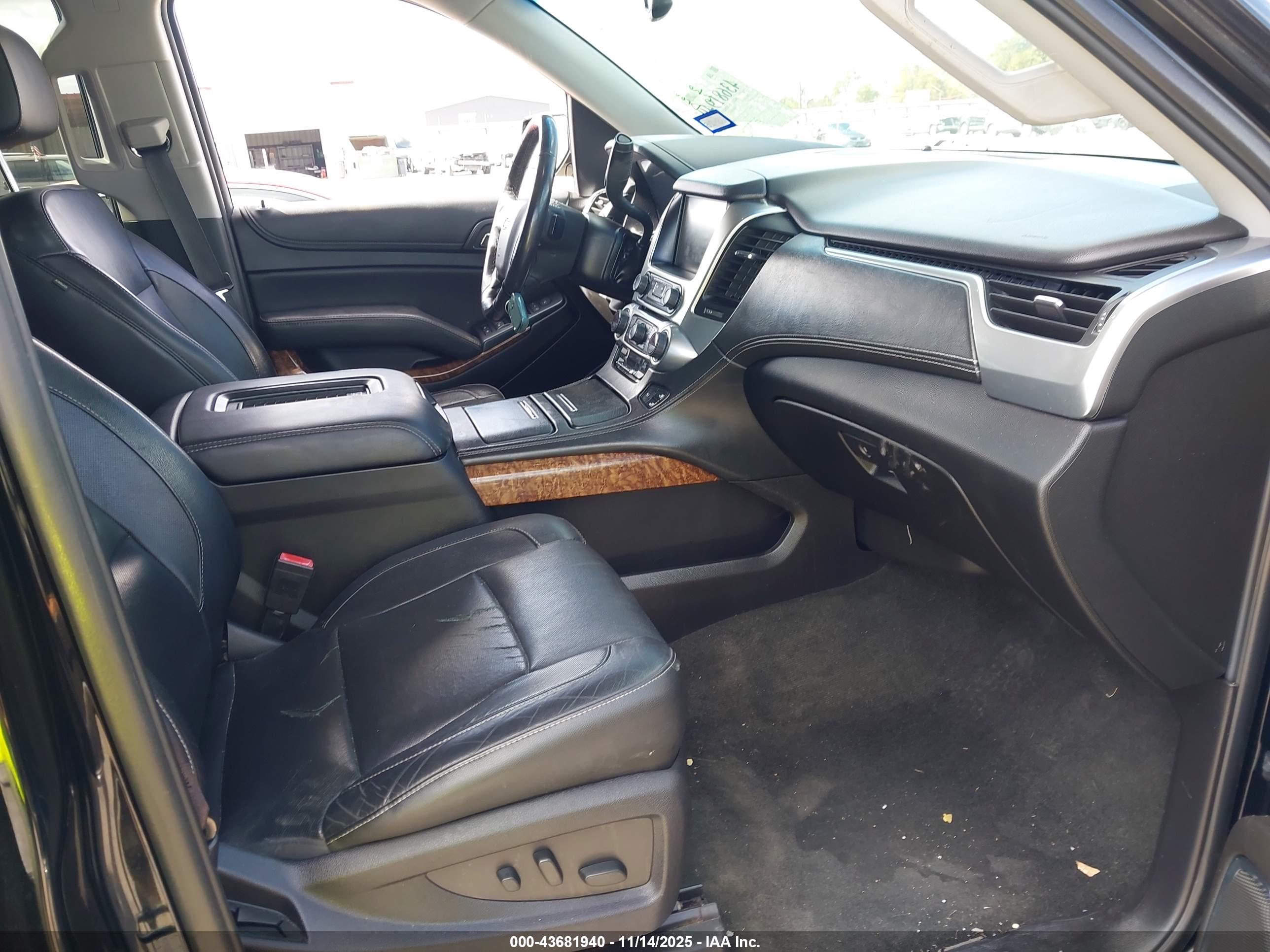 CHEVROLET SUBURBAN image 5