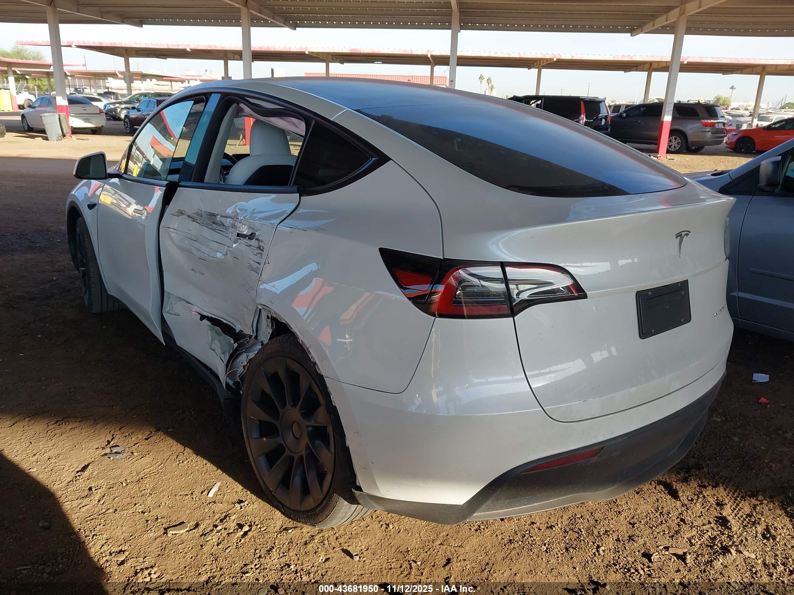 TESLA MODEL image 3