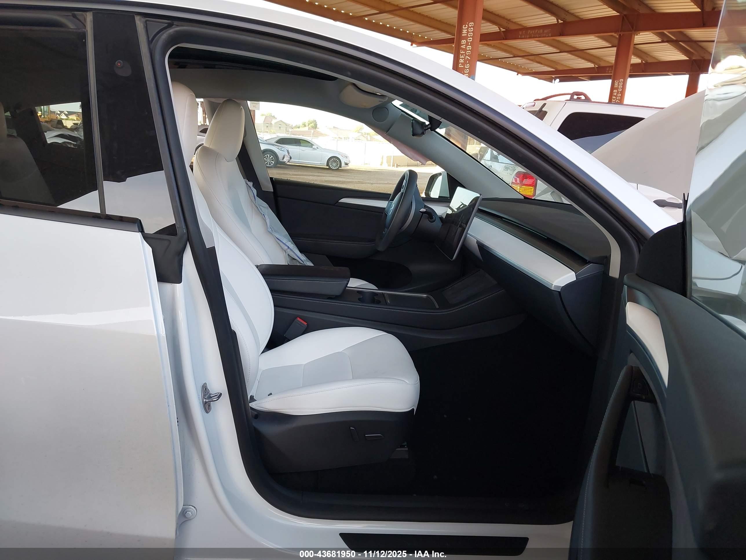 TESLA MODEL image 5